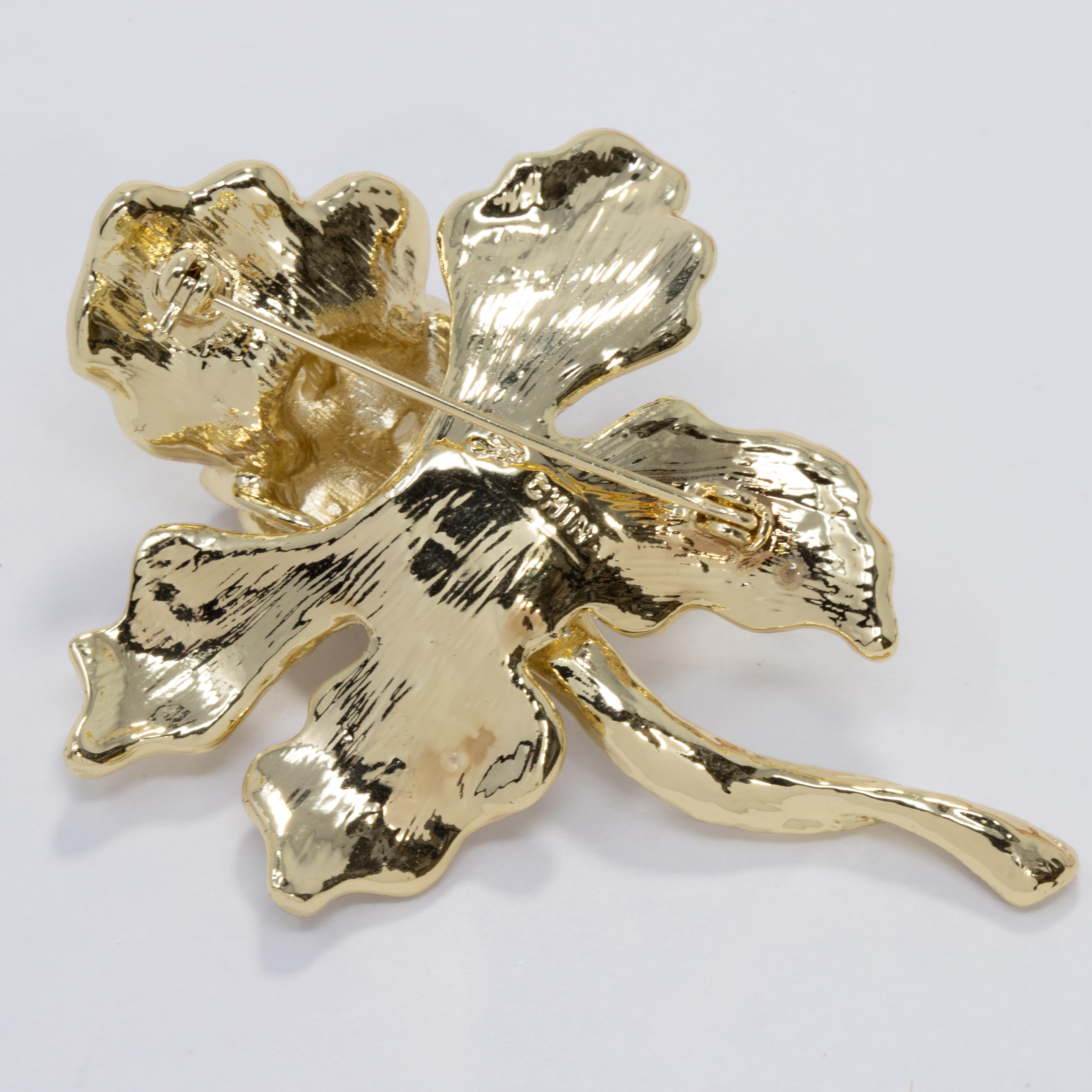 Joan Boyce Brosche/Anstecknadel aus Pavé-Kristall mit blühender Blume, strukturiert in Goldtönen für Damen oder Herren im Angebot