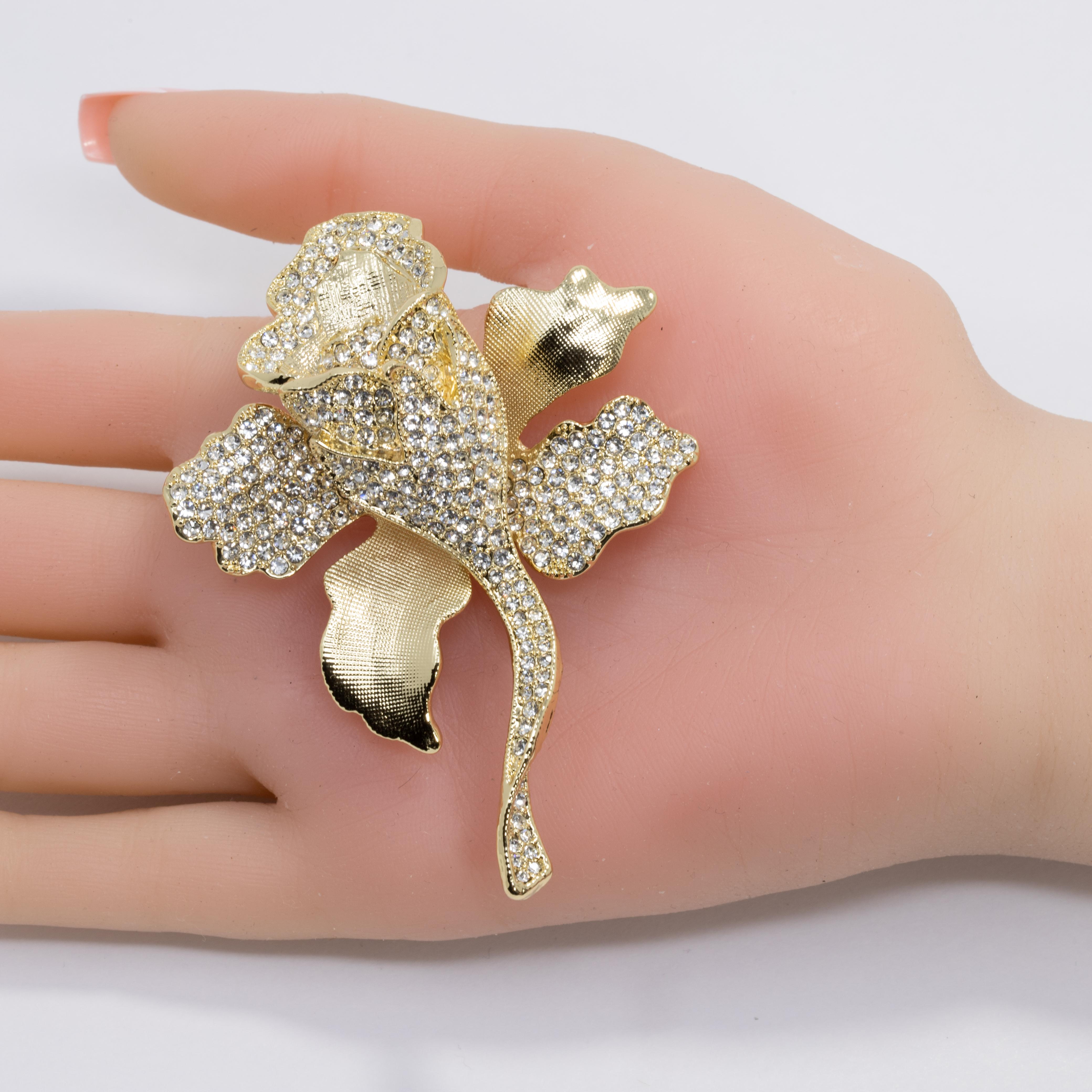 Joan Boyce Brosche/Anstecknadel aus Pavé-Kristall mit blühender Blume, strukturiert in Goldtönen im Angebot 1
