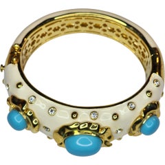 Joan Boyce Pulsera de cabujón de turquesa y cristal esmaltado en tono dorado