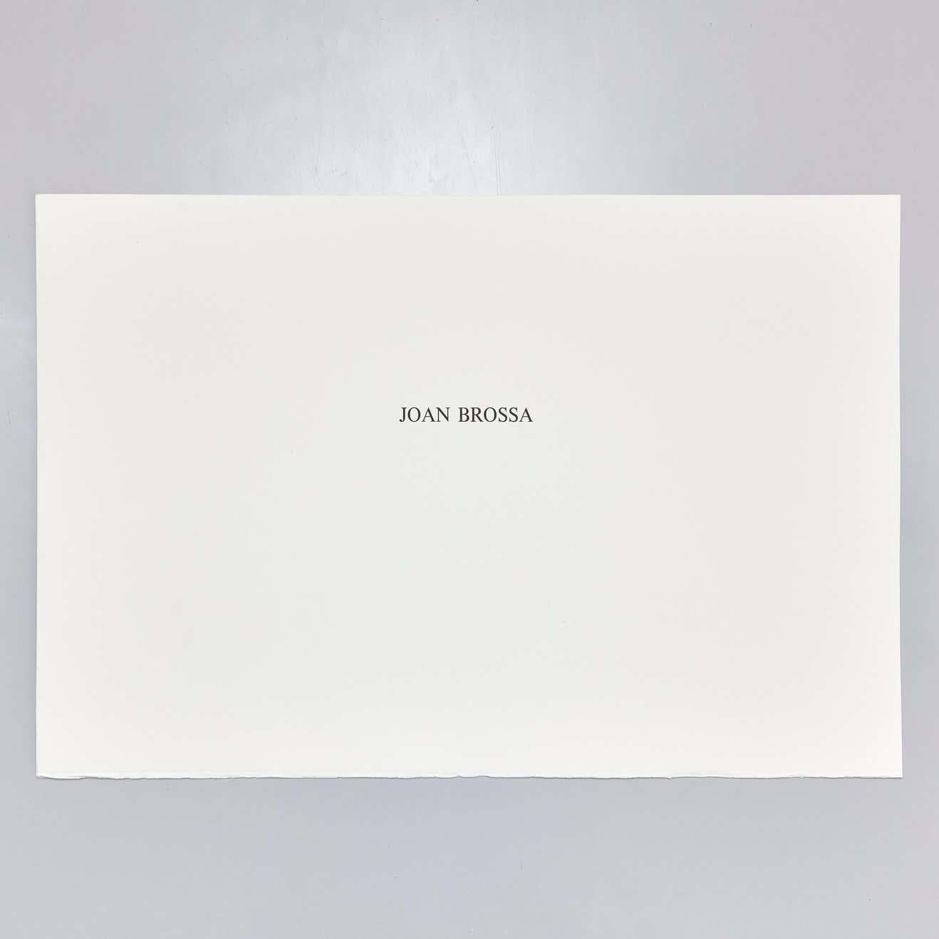 Poesia visiva realizzata da Joan Brossa, circa 1980.

Stampa grafica. 27/100 Litografia su carta Guarro. Edizione limitata.

La carta è un po' danneggiata, come mostrano le foto.

Misura: Larghezza 38 cm (15 in)
Altezza 50 cm (20 in)

Joan