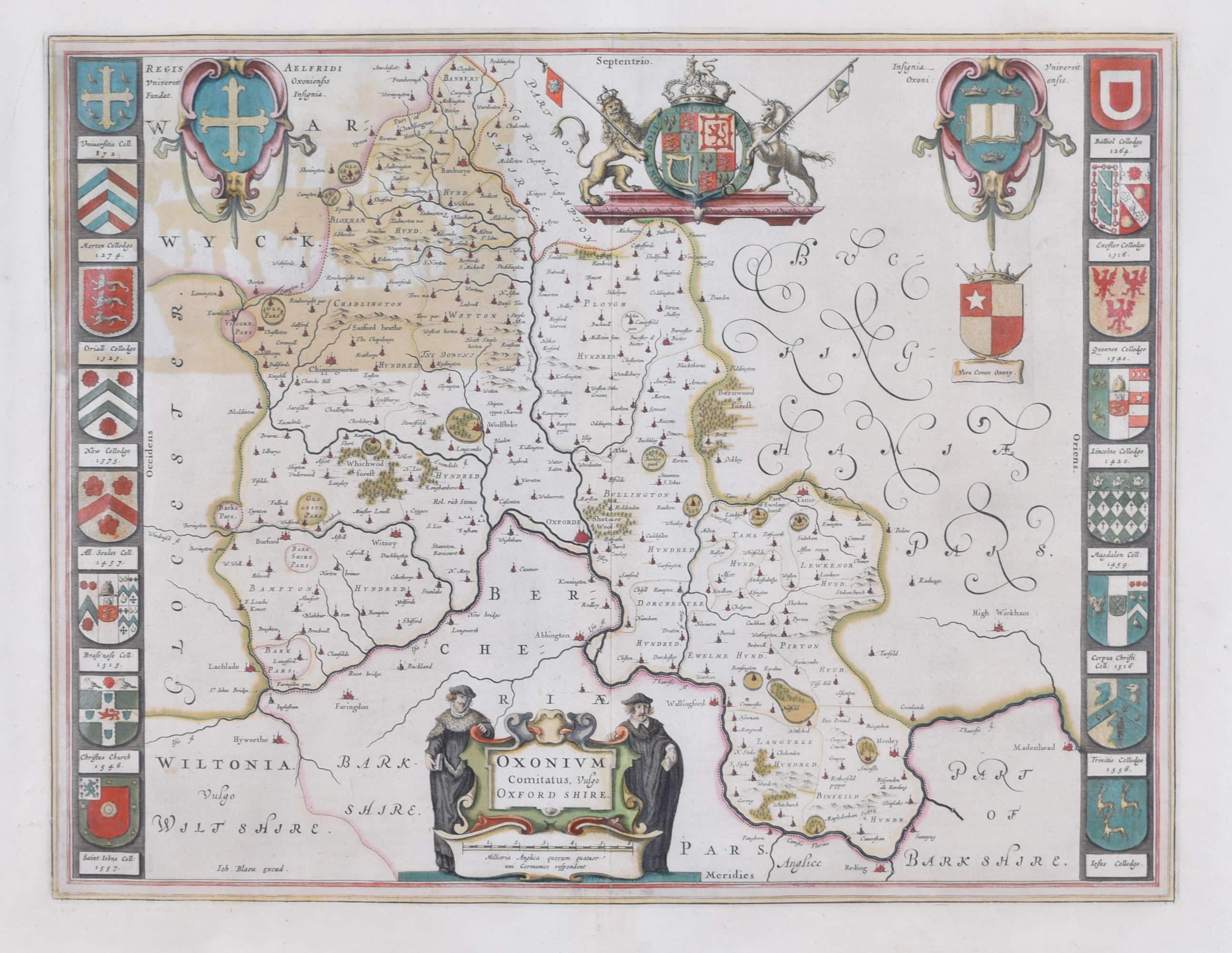 Carte de l'Oxfordshire par Joan Blaeu avec des écussons d'université - Print de Joan (Johannes) Blaeu