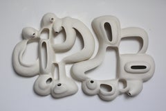 Wandskulptur 24-1- Weißes Porzellan abstrakte geometrische organische Wandskulptur im organischen Stil 