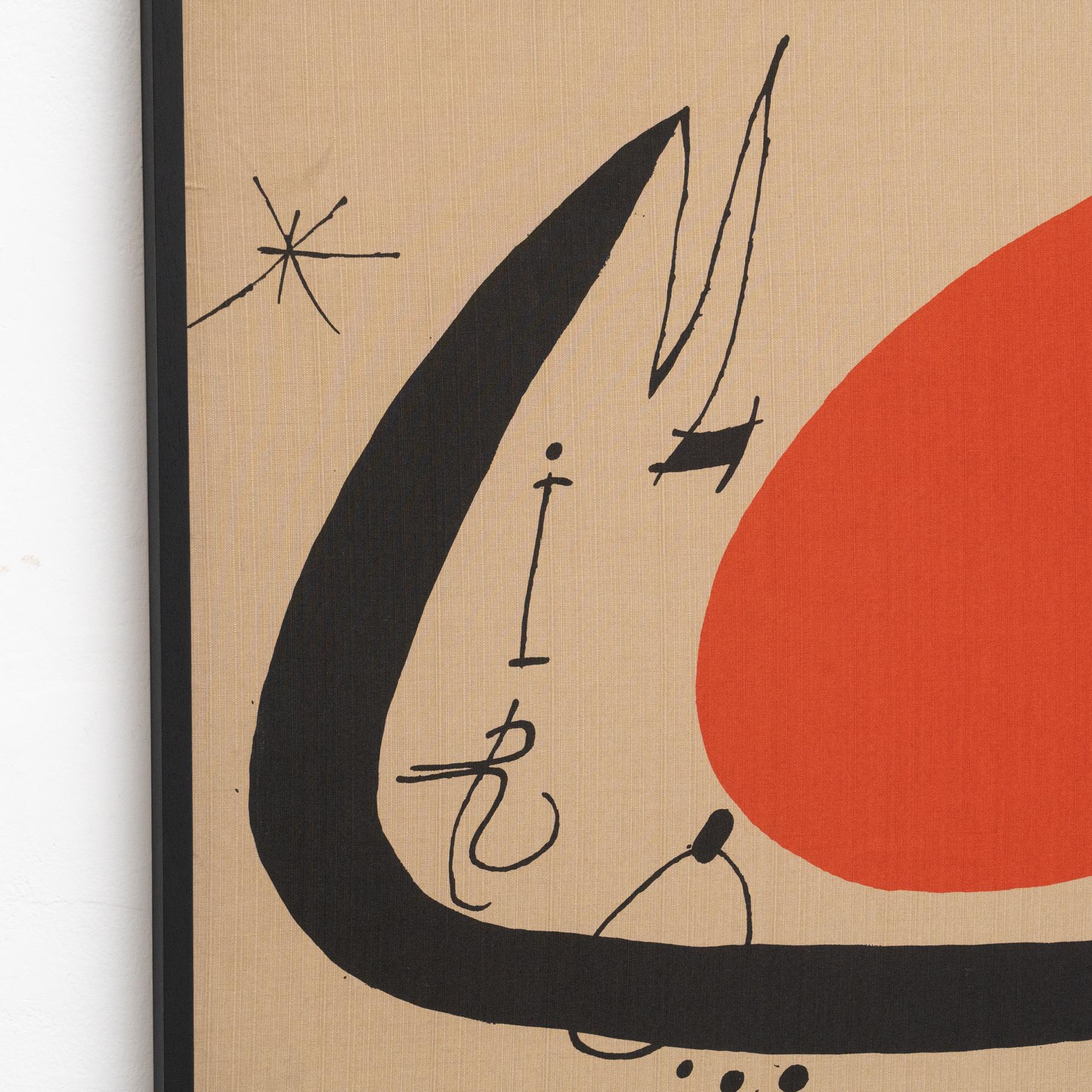 Joan Miro Gerahmte Lithographie in Textilgewebe, um 1970 (Moderne der Mitte des Jahrhunderts) im Angebot