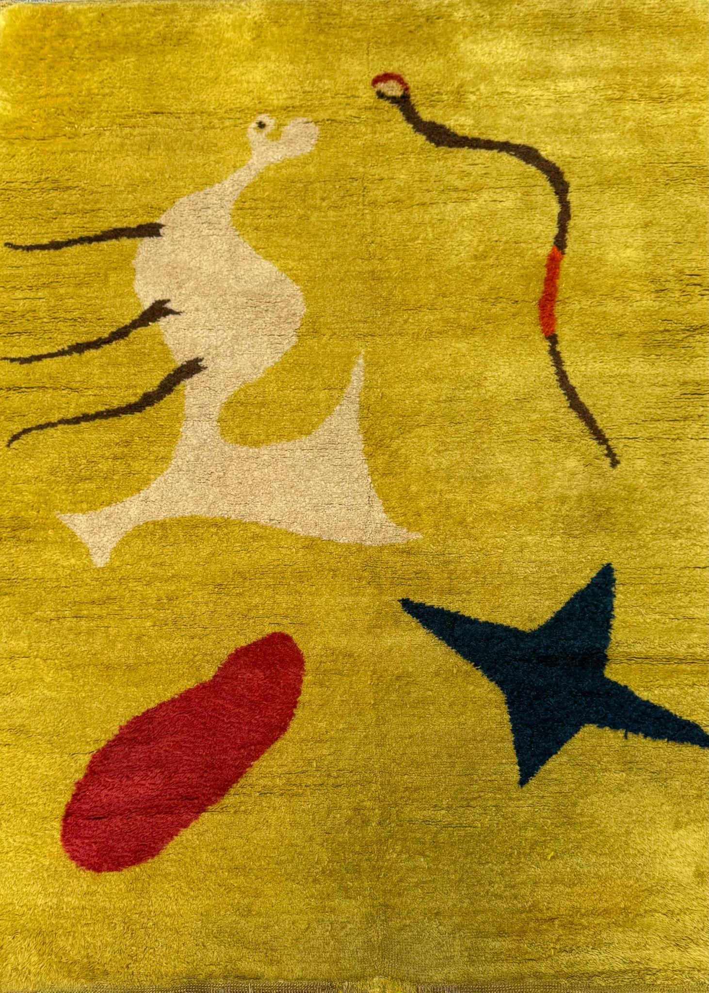 -63 x 82.68 in, 160 x 210 cm
-MIRO' ricamato sul retro
-Edizione di Marie Cuttoli & Galerie Lucie Weill-Seligmann
-Provenienza: Collezione privata europea