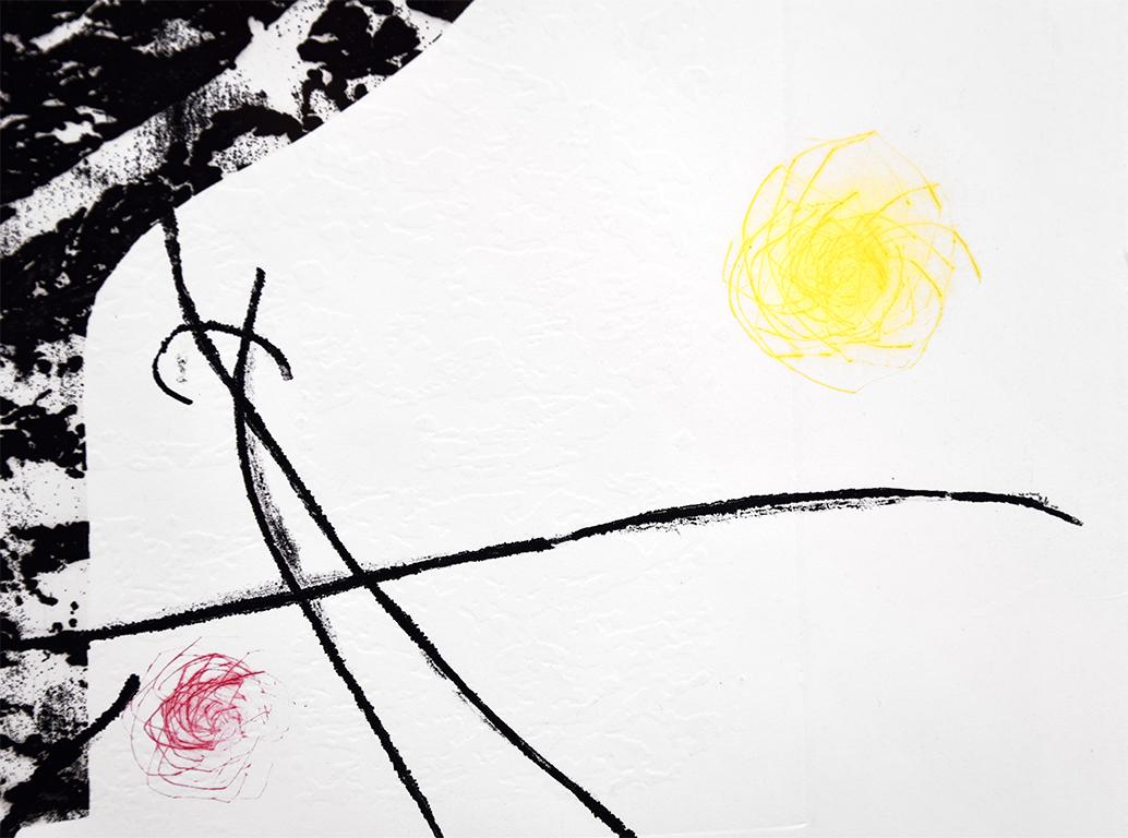 Mit seiner intuitiven Kunstfertigkeit als Meisterkünstler kombiniert Miró die Kaltnadel mit dem Zementabdruck, um ein reichhaltiges Texturerlebnis zu schaffen, das durch schöne und freundliche visuelle Bilder in Joan Miró Emehpylop, 1968, noch