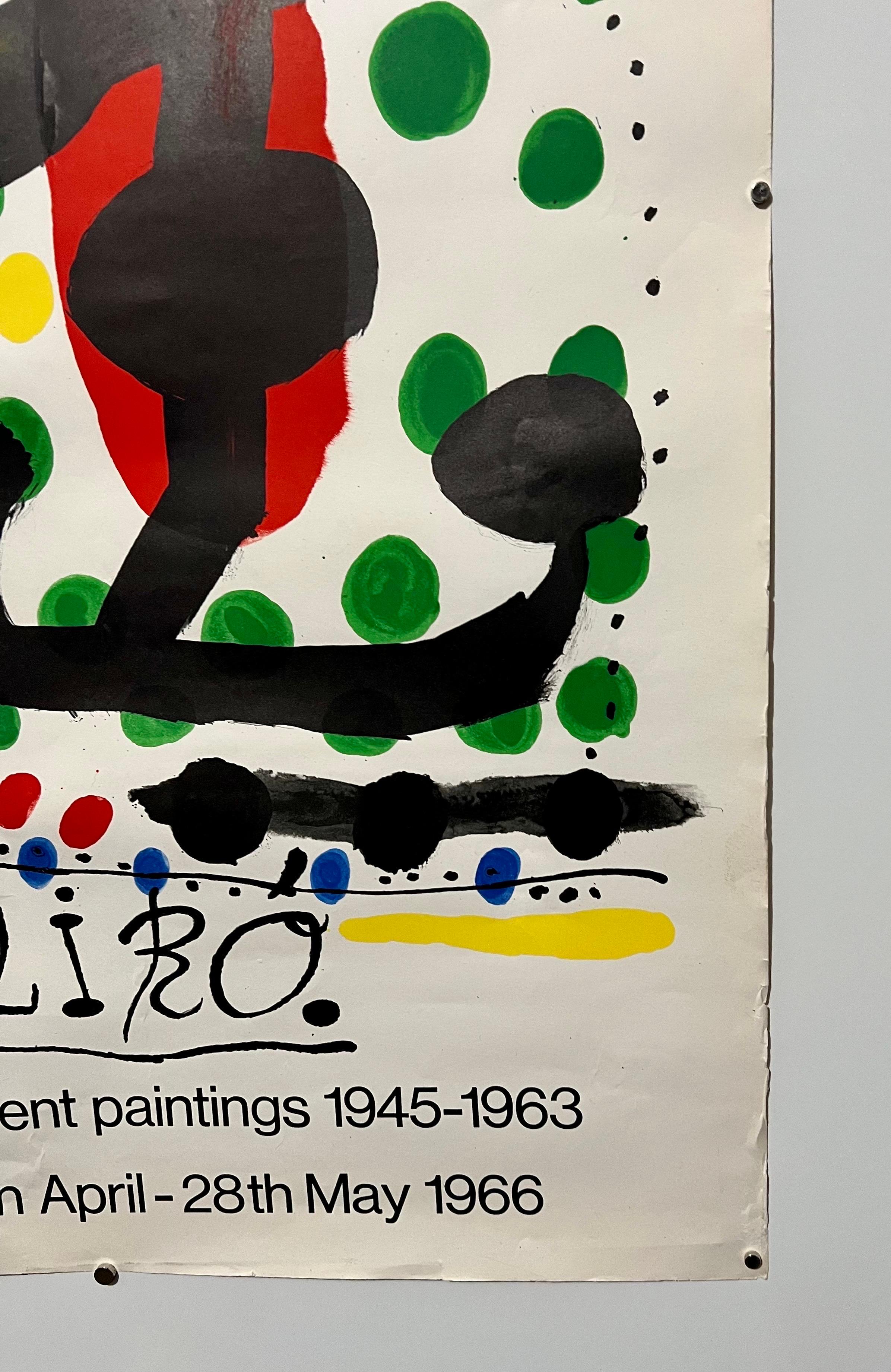 Joan Miro, espagnole (1893-1983)
Affiche lithographique ancienne d'Arte Paris pour une exposition à la Marlborough Gallery à Londres, Angleterre.
Signé dans la plaque
Exposition de peintures récentes 1945-1963
Date : 1966
Taille : 29.25 in. x 19.75