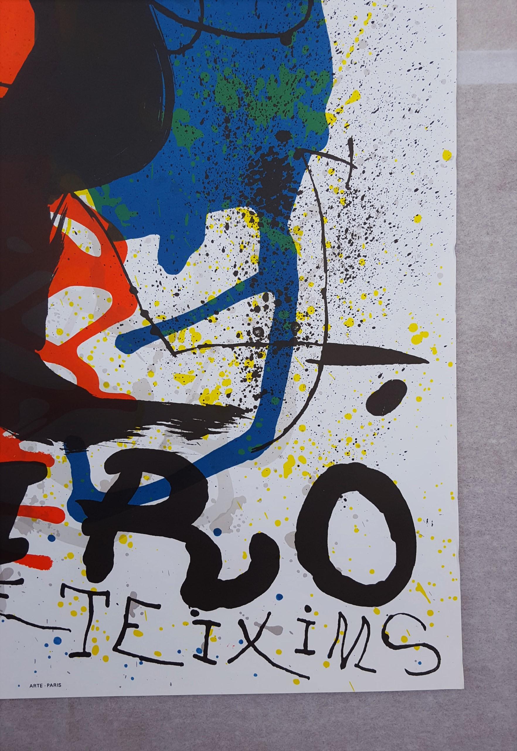 Originallithographie:: Ausstellungsplakat auf Velin des spanischen Künstlers Joan Miro (1893-1983) mit dem Titel „Sobreteixims“:: 1973. Limitierte Auflage: 7.000 Stück. Gedruckt von Arte Adrien Maeght und herausgegeben von der Galerie Maeght in