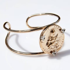 Bracelet manchette « Médaille de Jeanne d'Arc » : diamant noir, argent, griffes roses, bracelet rigide en forme de pièce de monnaie