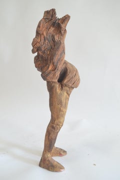 Sculpture figurative en bois biologique, réalisée à partir de vigne de récupération et de « grop » de pin