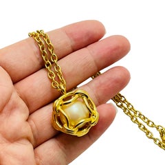 JOAN RIVERS gold pearl pendant designer runway necklace