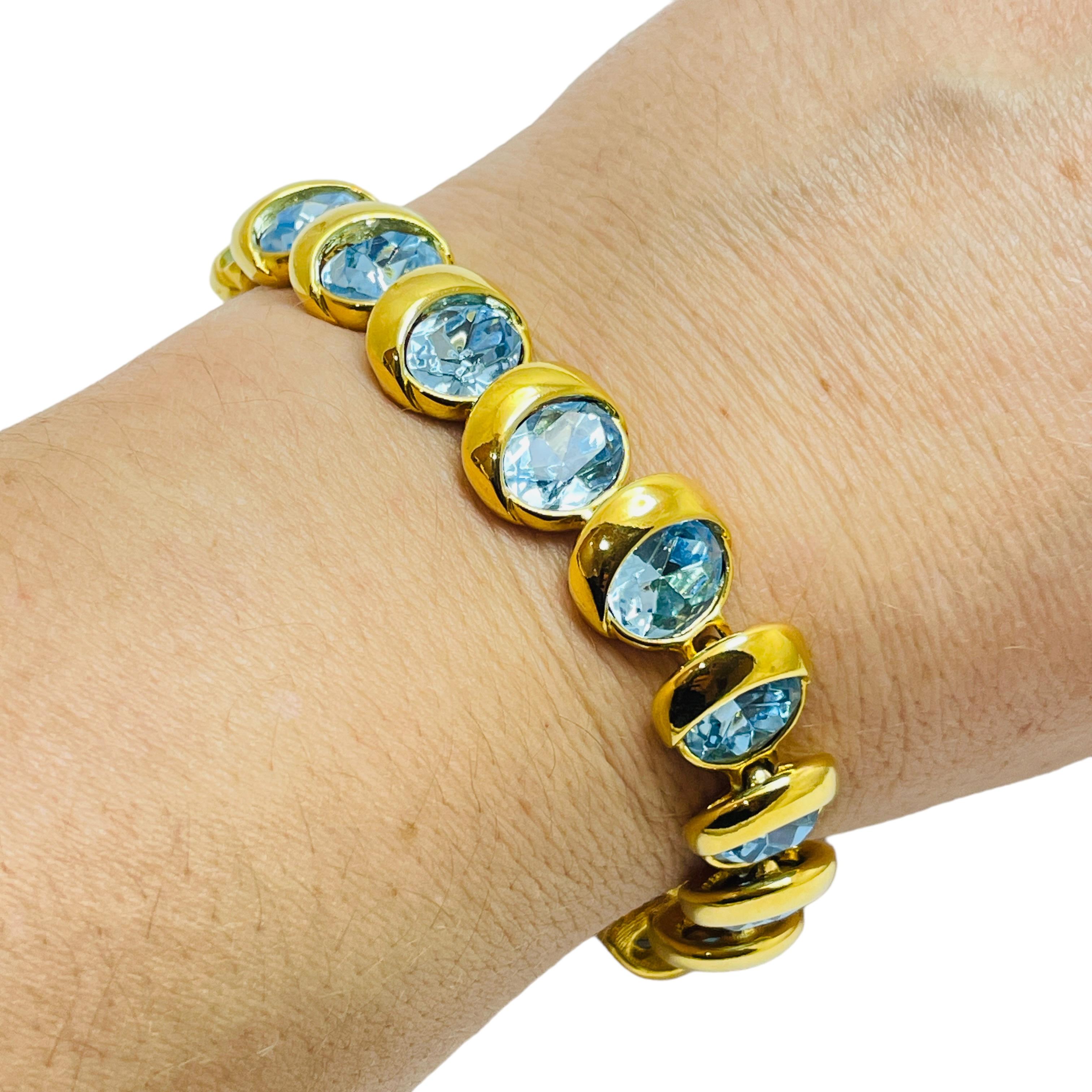 DETALLES

- firmado JOAN RIVERS

- tono dorado con cristales

- pulsera vintage de diseño

MEDIDAS

- 

CONDICIÓN

- excelente estado vintage con mínimos signos de desgaste

❤️❤️ JOYAS DE DISEÑO VINTAGE ❤️❤️
❤️❤️ BOUTIQUE DE ALEXANDER ❤️❤️