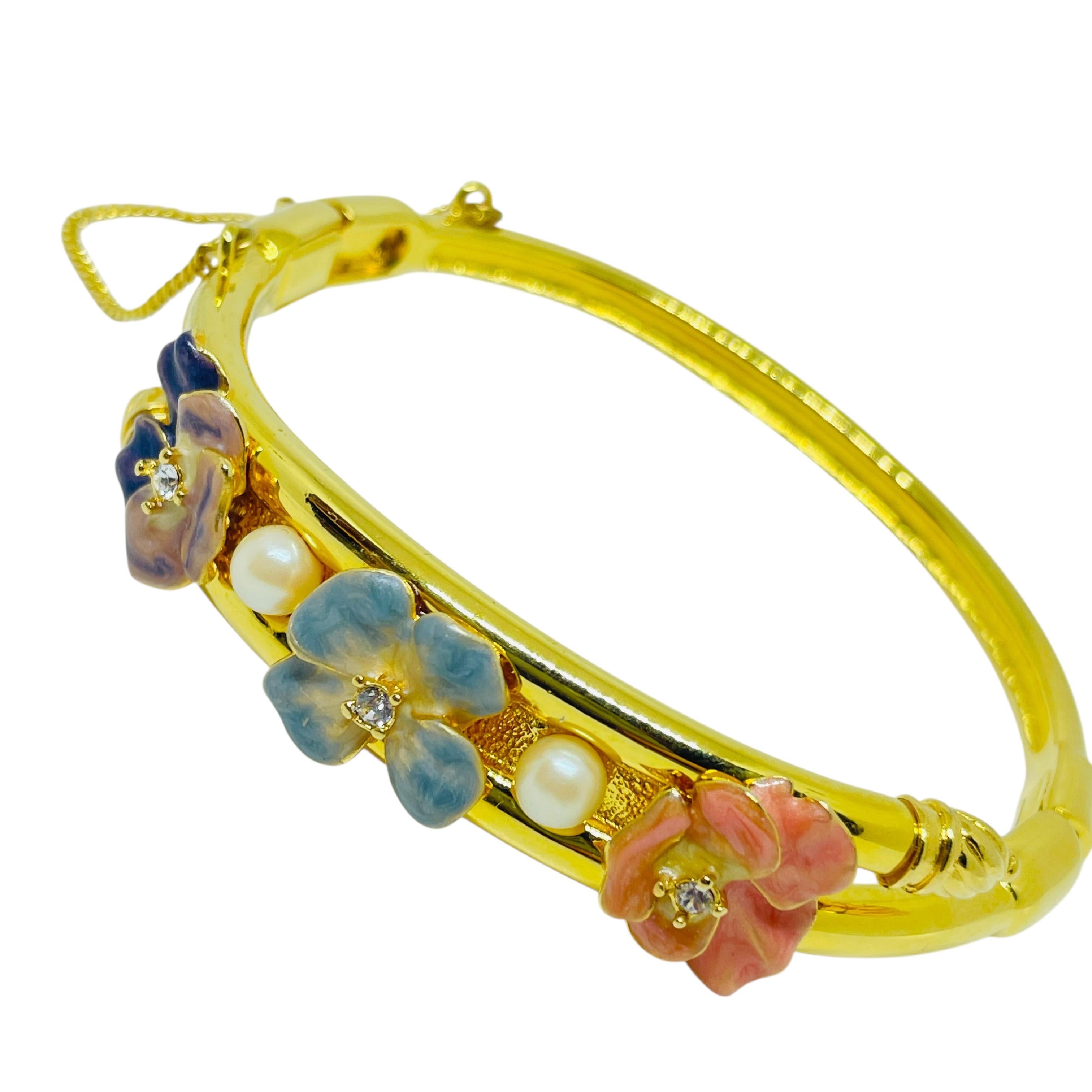 JOAN RIVERS signiert Goldton Blume Emaille Perle Strass Designer-Armband im Angebot 2