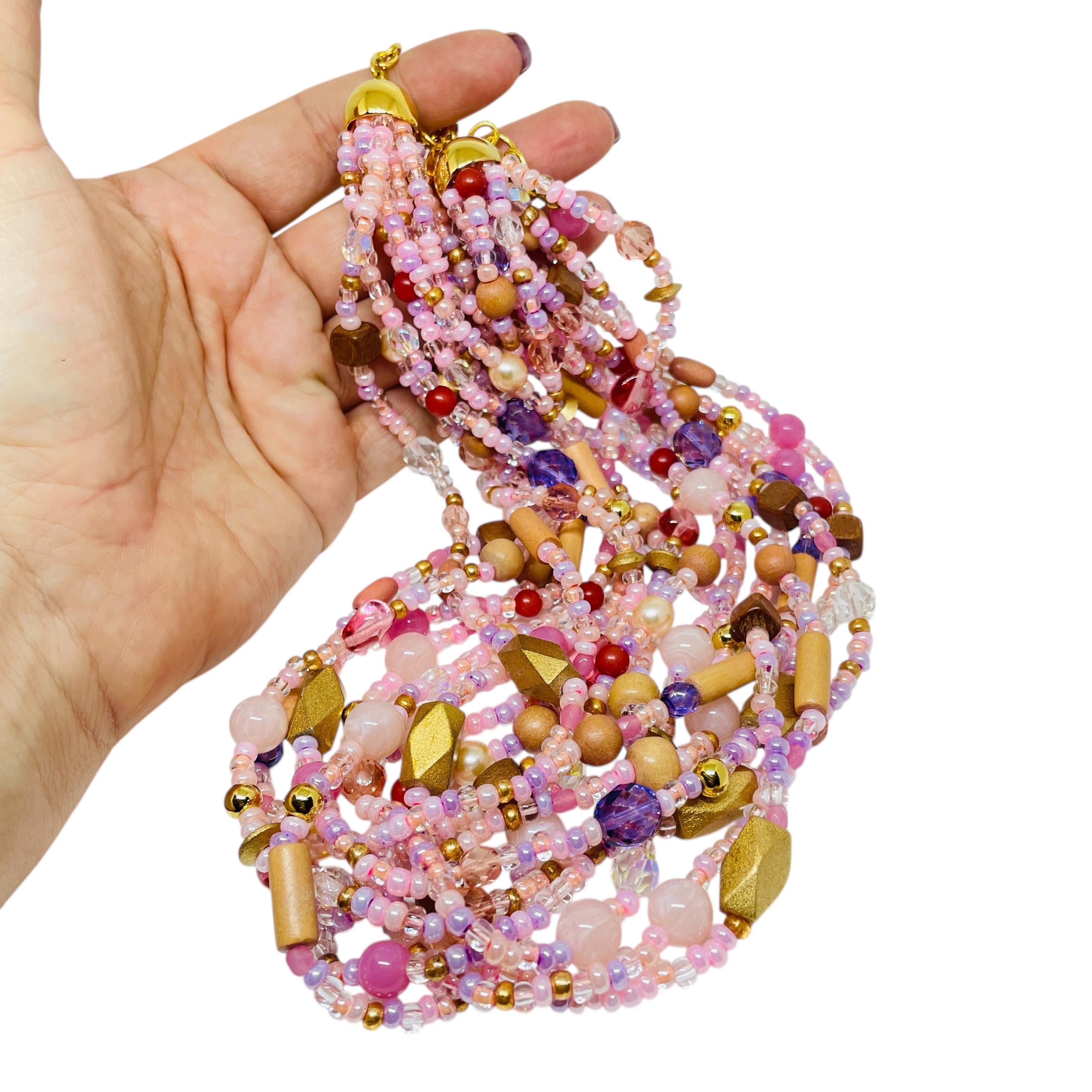 DETAILS

- • unterzeichnet JOAN RIVERS

- • goldfarben mit Glasperlen

- • Vintage-Designer-Halskette
 
MASSNAHMEN  

- • CONDIT

- •  sehr guter Vintage-Zustand mit minimalen Gebrauchsspuren 

 Sku 56

❤️❤️   VINTAGE-DESIGNER-SCHMUCK   ❤️❤️

❤️❤️ 