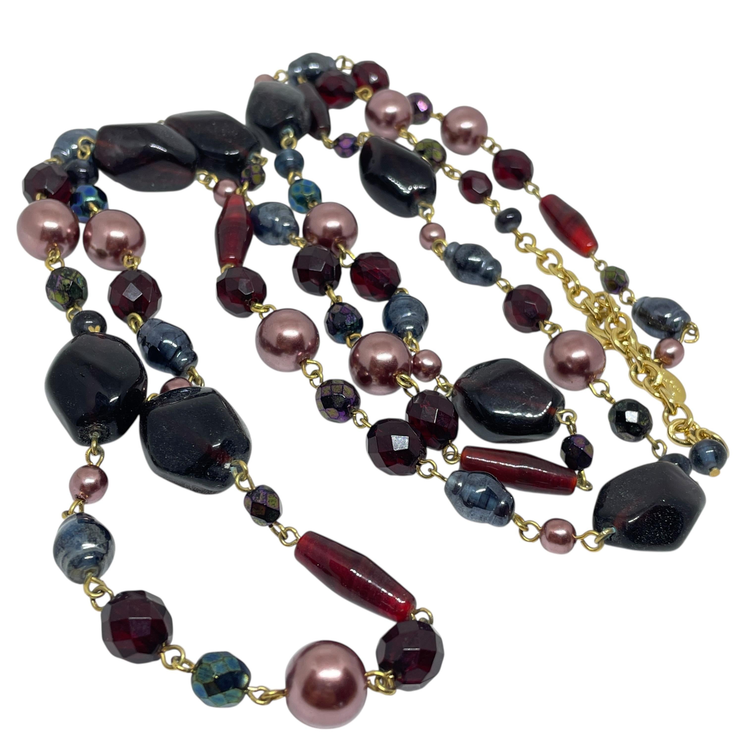 DETAILS

- • unterzeichnet JOAN RIVERS

- • goldfarben mit Glasperlen

- • Vintage-Designer-Halskette
 
MASSNAHMEN  

- • CONDIT

- •  sehr guter Vintage-Zustand mit minimalen Gebrauchsspuren 

 Sku 56

❤️❤️   VINTAGE-DESIGNER-SCHMUCK   ❤️❤️

❤️❤️ 