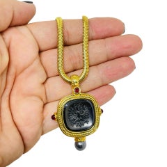 JOAN RIVERS signed vintage gold tone jewel glass intaglio designer necklace