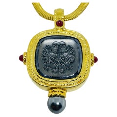 JOAN RIVERS signed vintage gold tone jewel glass intaglio designer necklace