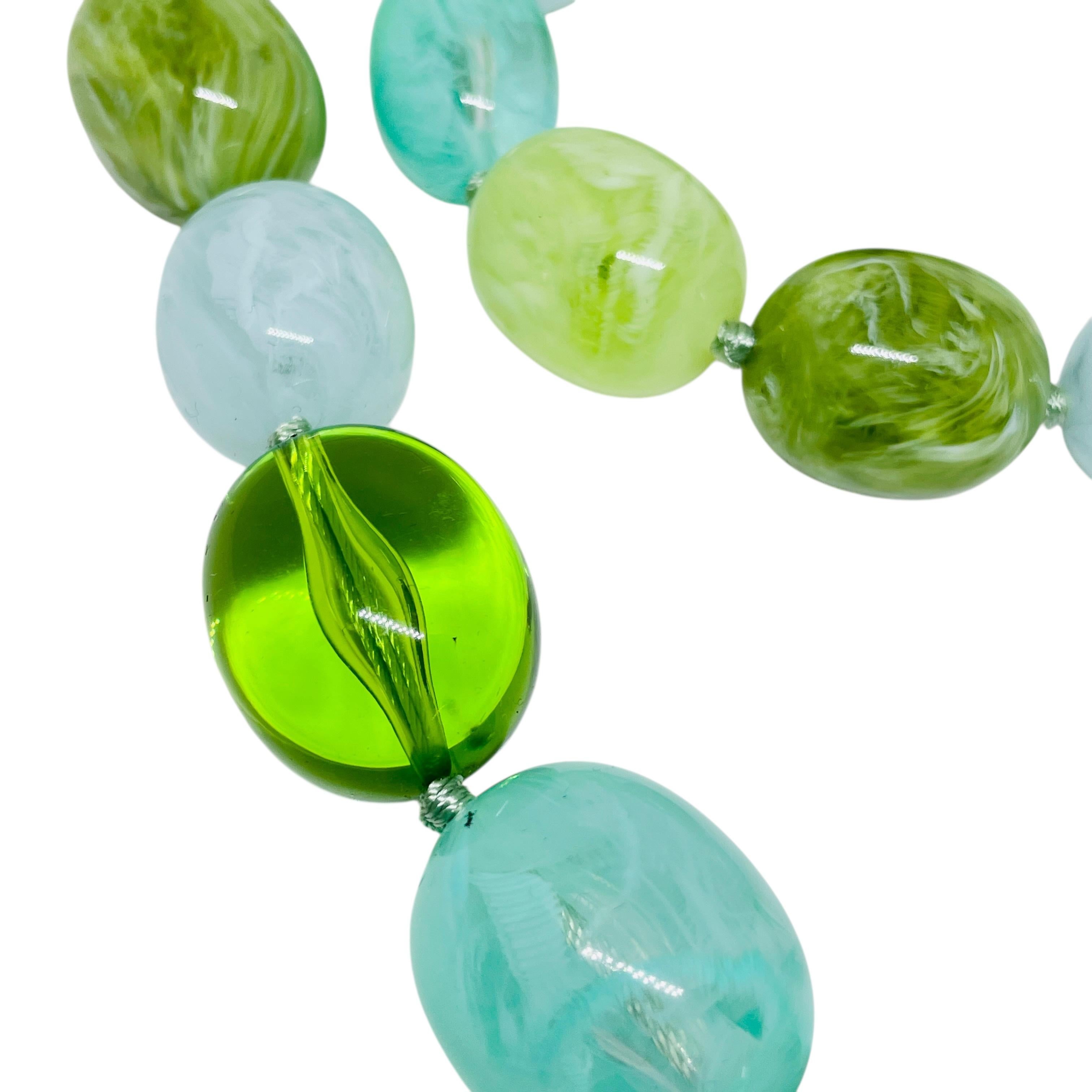 JOAN RIVERS signiert Vintage Gold Ton Harz blau grün Perlen Designer Halskette im Zustand „Gut“ im Angebot in Palos Hills, IL