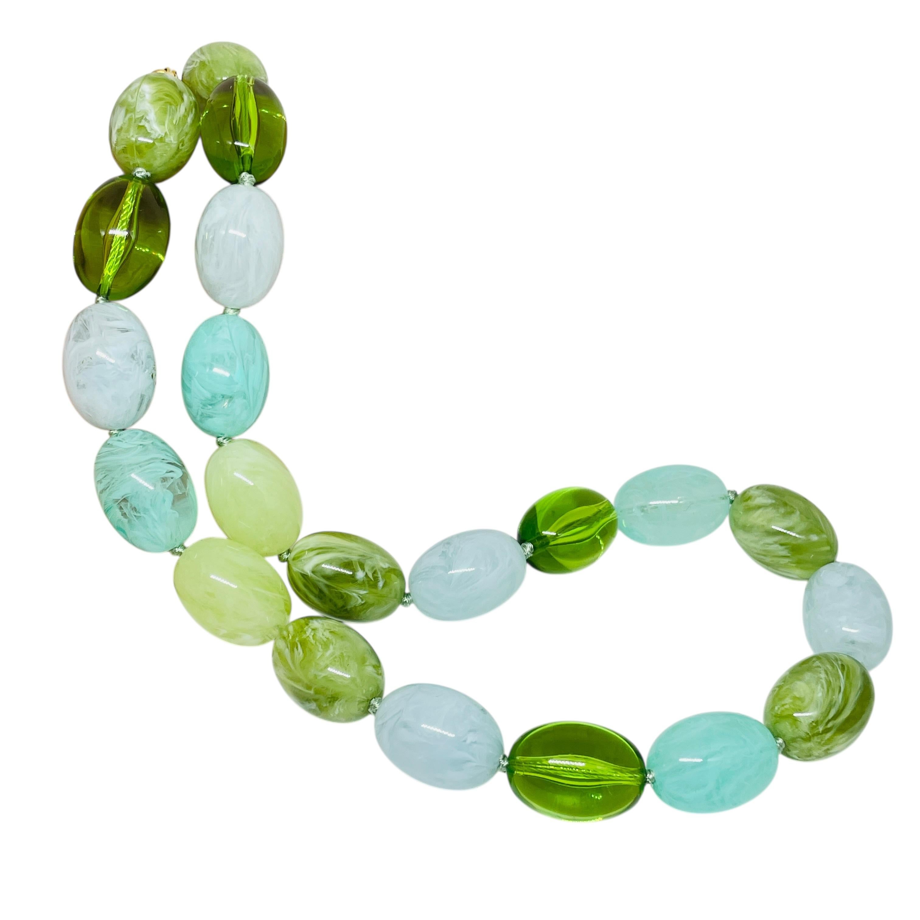 JOAN RIVERS signiert Vintage Gold Ton Harz blau grün Perlen Designer Halskette im Angebot 1