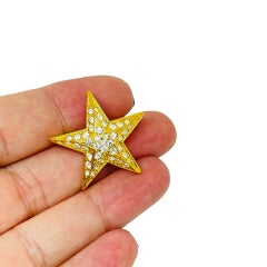 JOAN RIVERS signed vintage gold tone rhinestones star designer brooch