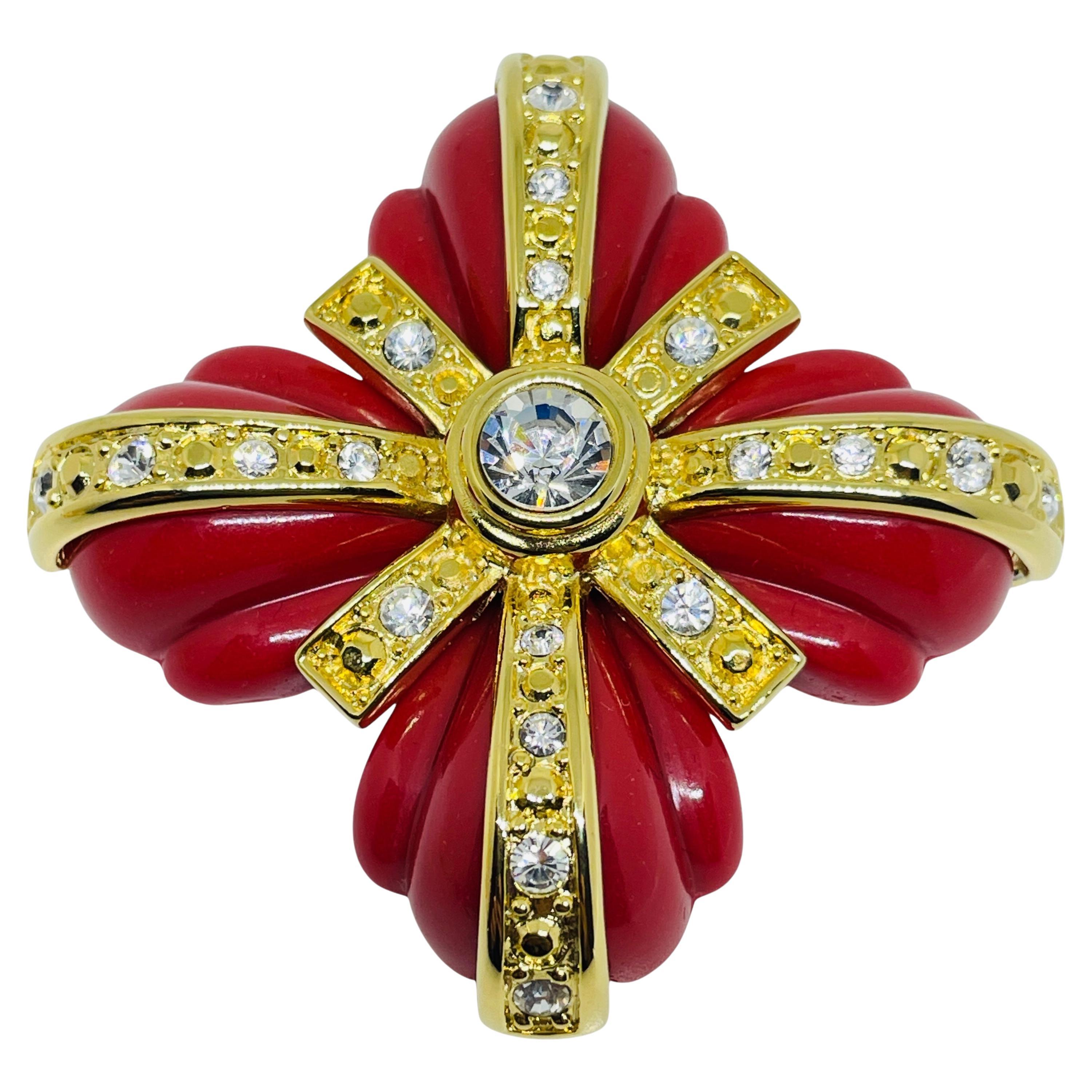 How can you tell if a brooch is valuable?