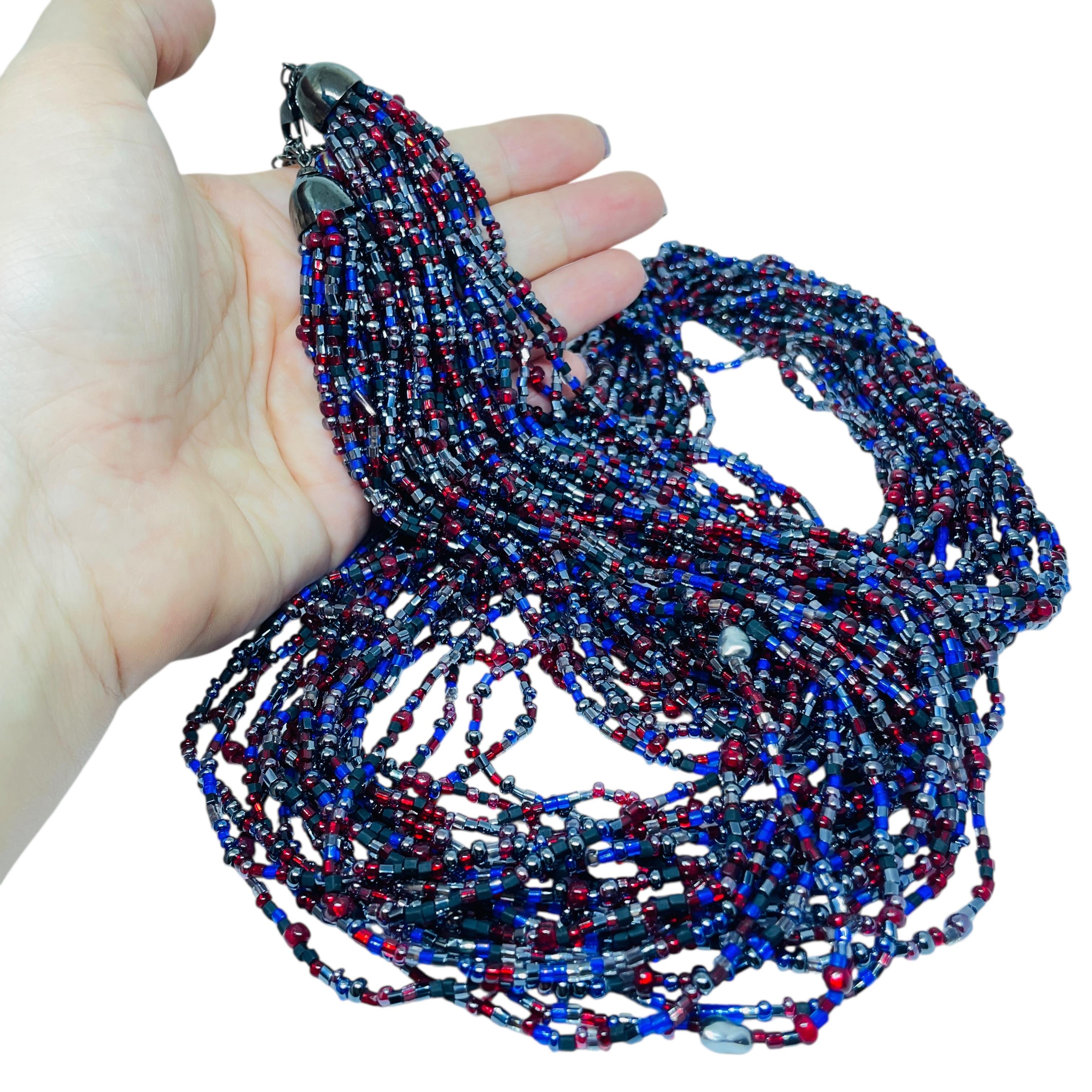 DETTAGLI

- firmato Joan Rivers

- tono argento con perline di vetro

- collana di design vintage
 
MISURE  

- CONDIZIONE

-  ottime condizioni vintage con minimi segni di usura 

 Sku 56

❤️❤️   GIOIELLI DI DESIGN VINTAGE   ❤️❤️

❤️❤️  ALEXANDER'S