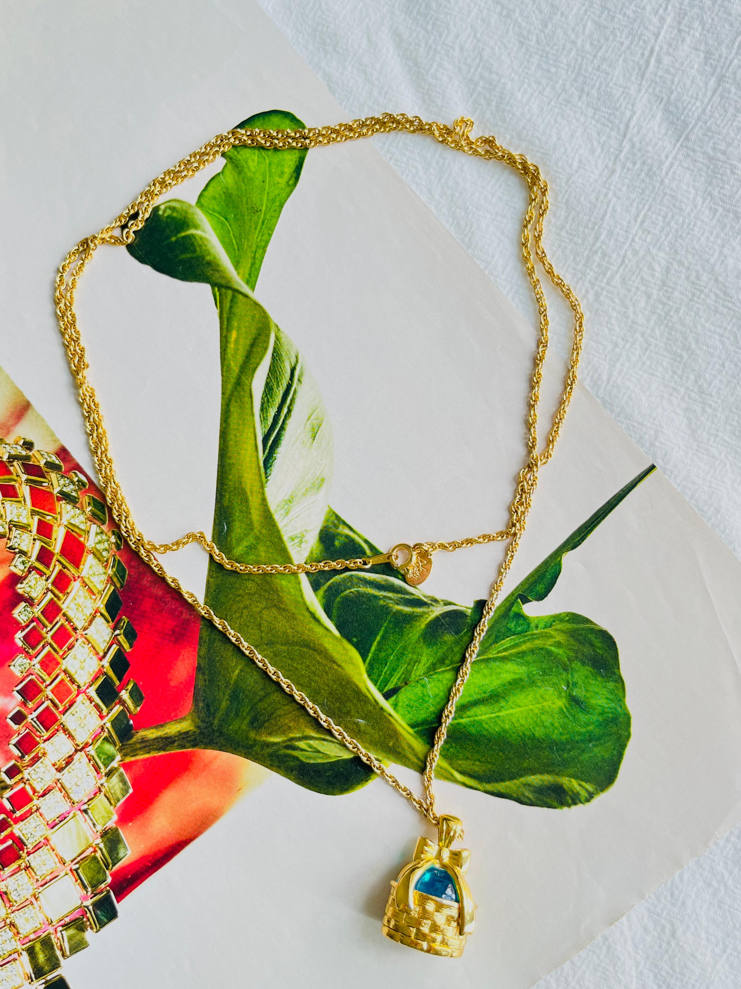 Joan Rivers Vintage Blue Glass Basket Bow Present Pendant Chain Long Necklace In Excellent Condition For Sale In Wokingham, England