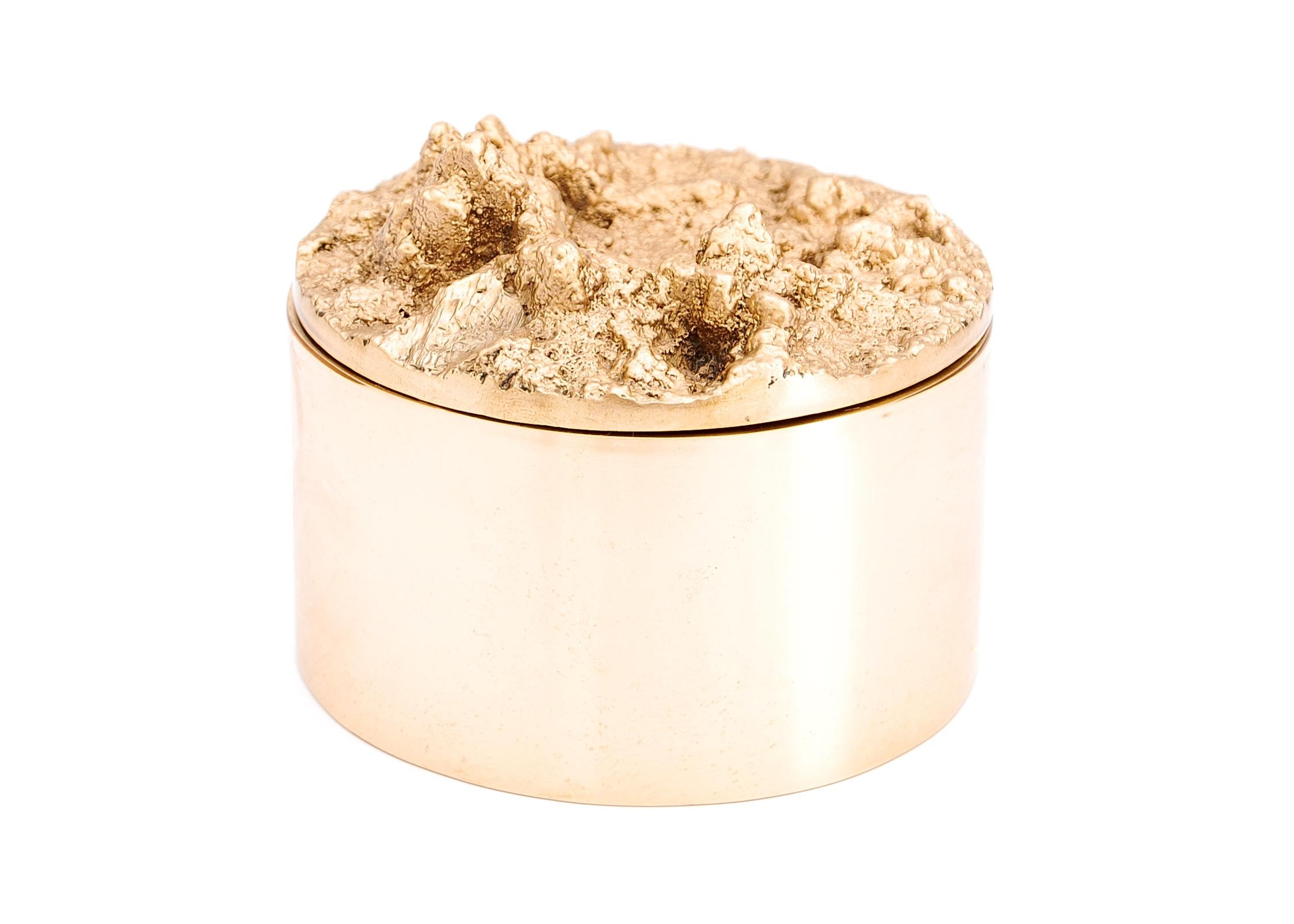 Joan small box by Fakasaka Design
Dimensions: W 10 cm D 10 cm H 6.5 cm.
Materials: polished bronze.
Also available in black/brown bronze. 

 FAKASAKA is a design company focused on production of high-end furniture, lighting, decorative objects,