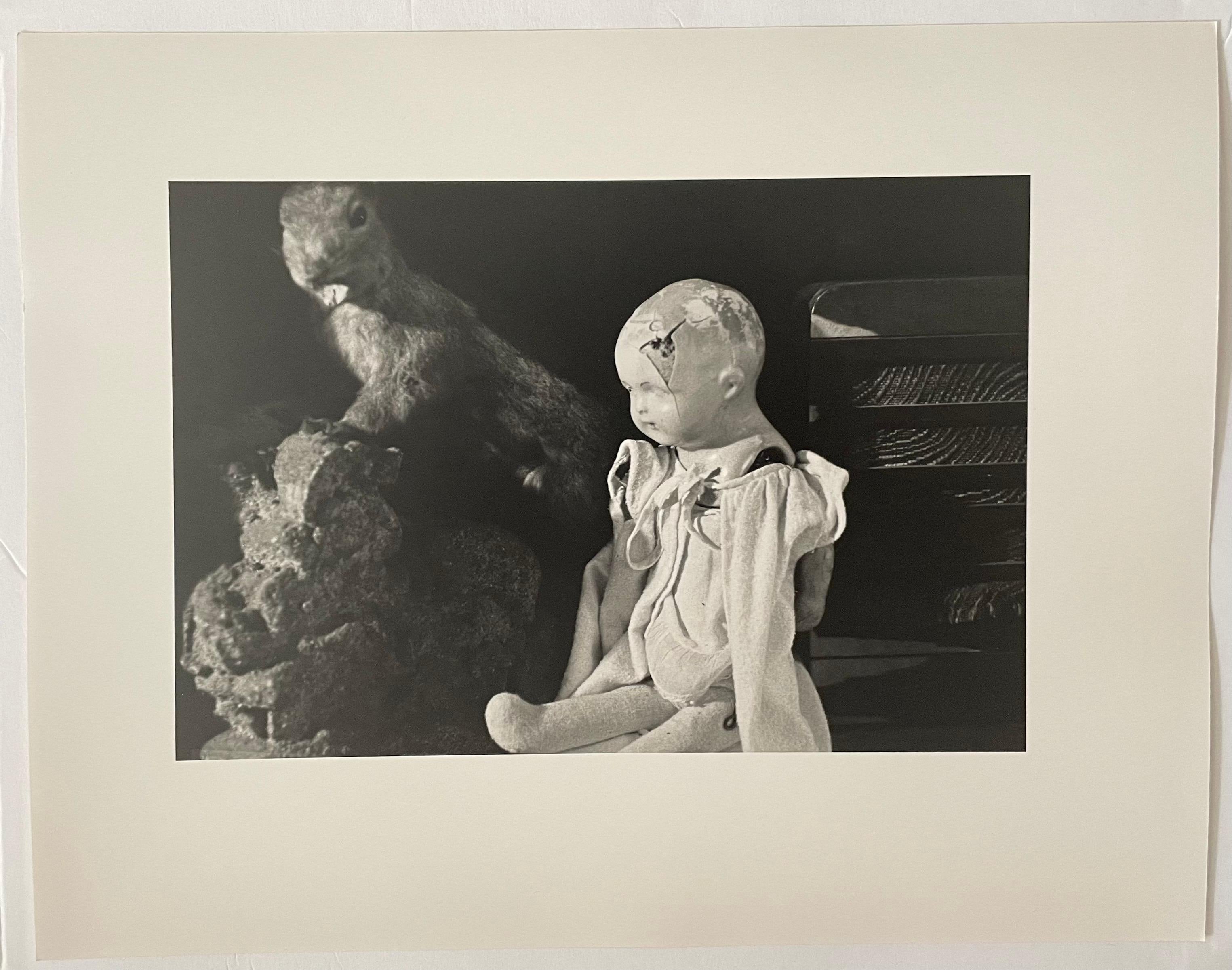 Photographie d'art surréaliste vintage en gélatine argentique pour poupée, Photographe de jazz  - Noir Black and White Photograph par JoAnn Krivin
