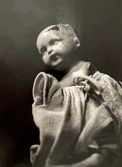 Fotografia vintage alla gelatina d'argento Foto d'arte surrealista di bambole, fotografo jazz