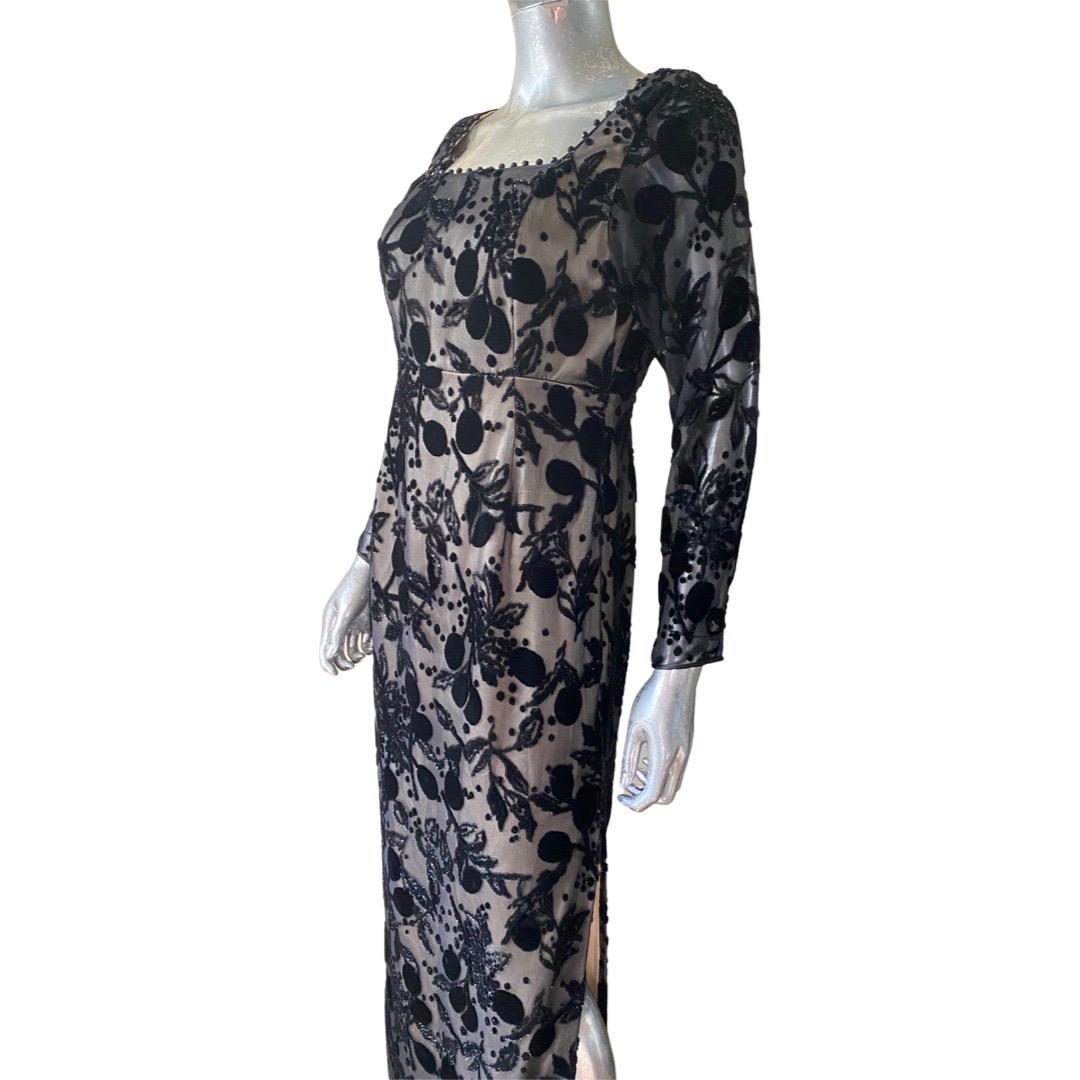 Another beautiful evening dress from New York designer Joanna Mastroianni. 
She has a cult following four doing beautiful and luxe dresses for the rich and famous. We are obssessed with how chic she is and the quality of the garments. Retailed for