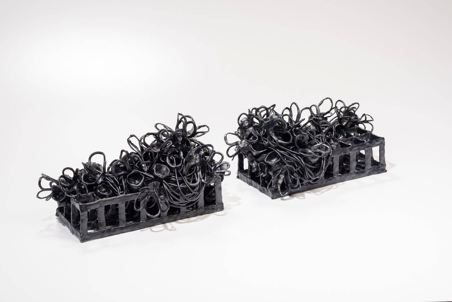 Organique Joanna Poag Binding Time(Black Grid w/ Flowers and Pods) Sculpture en céramique, 2019 en vente