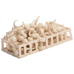 Joanna Poag Tiempo de encuadernación (Rejilla con hojas y esferas) Escultura de cerámica, 2019