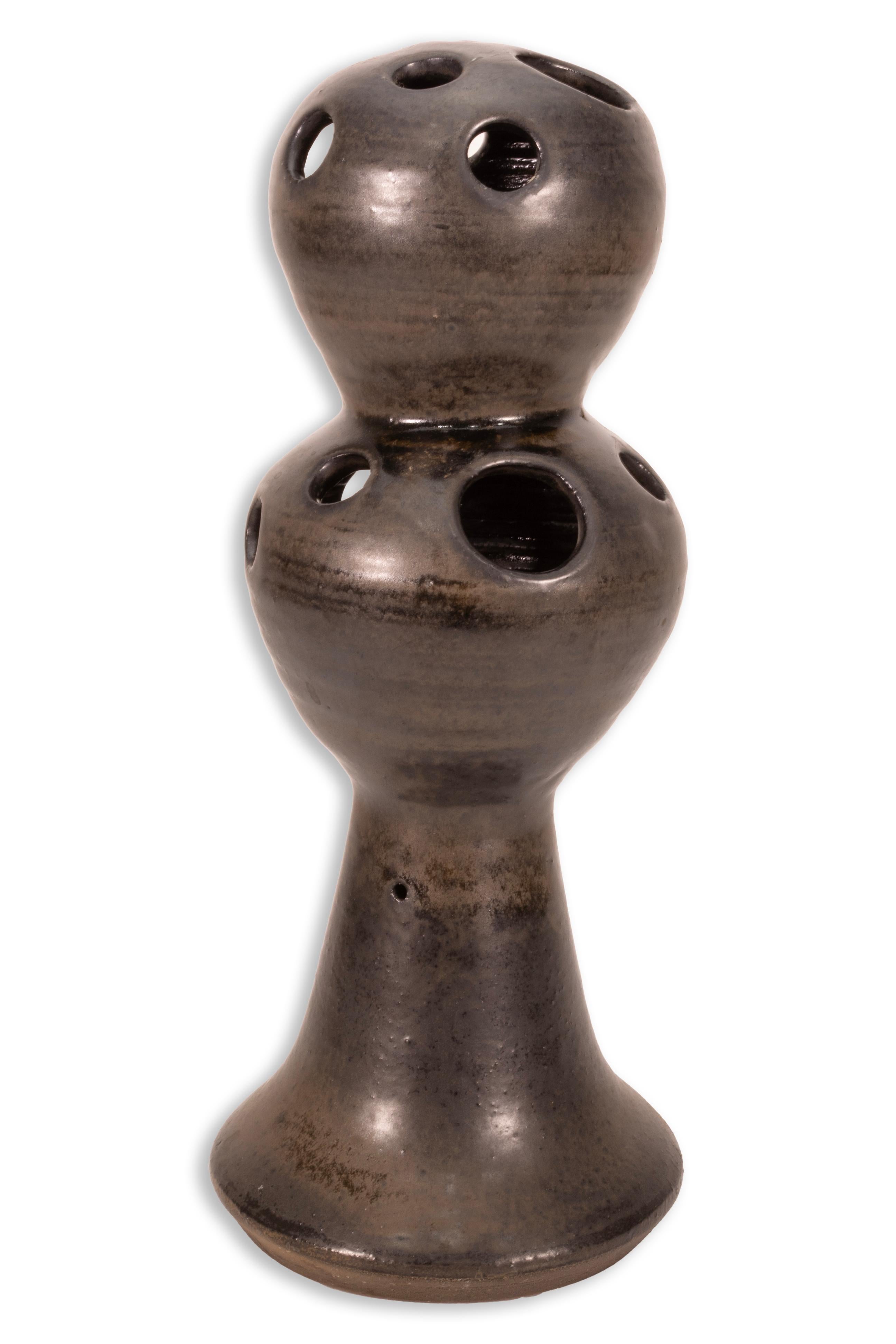 Mid-Century Modern Pot à mauvaises herbes signé Joanna Price en céramique Gunmetal du milieu du siècle en vente