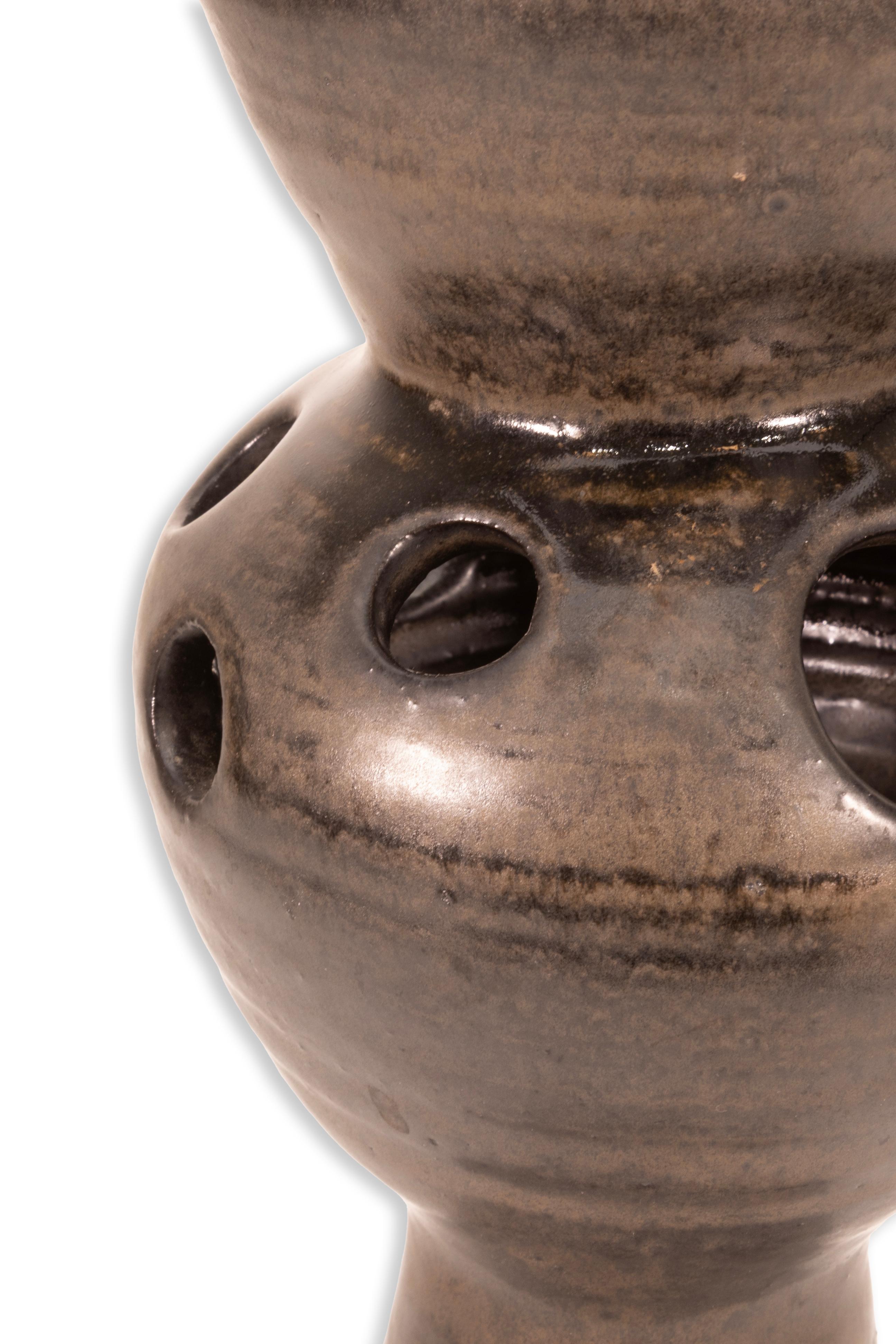 Céramique Pot à mauvaises herbes signé Joanna Price en céramique Gunmetal du milieu du siècle en vente