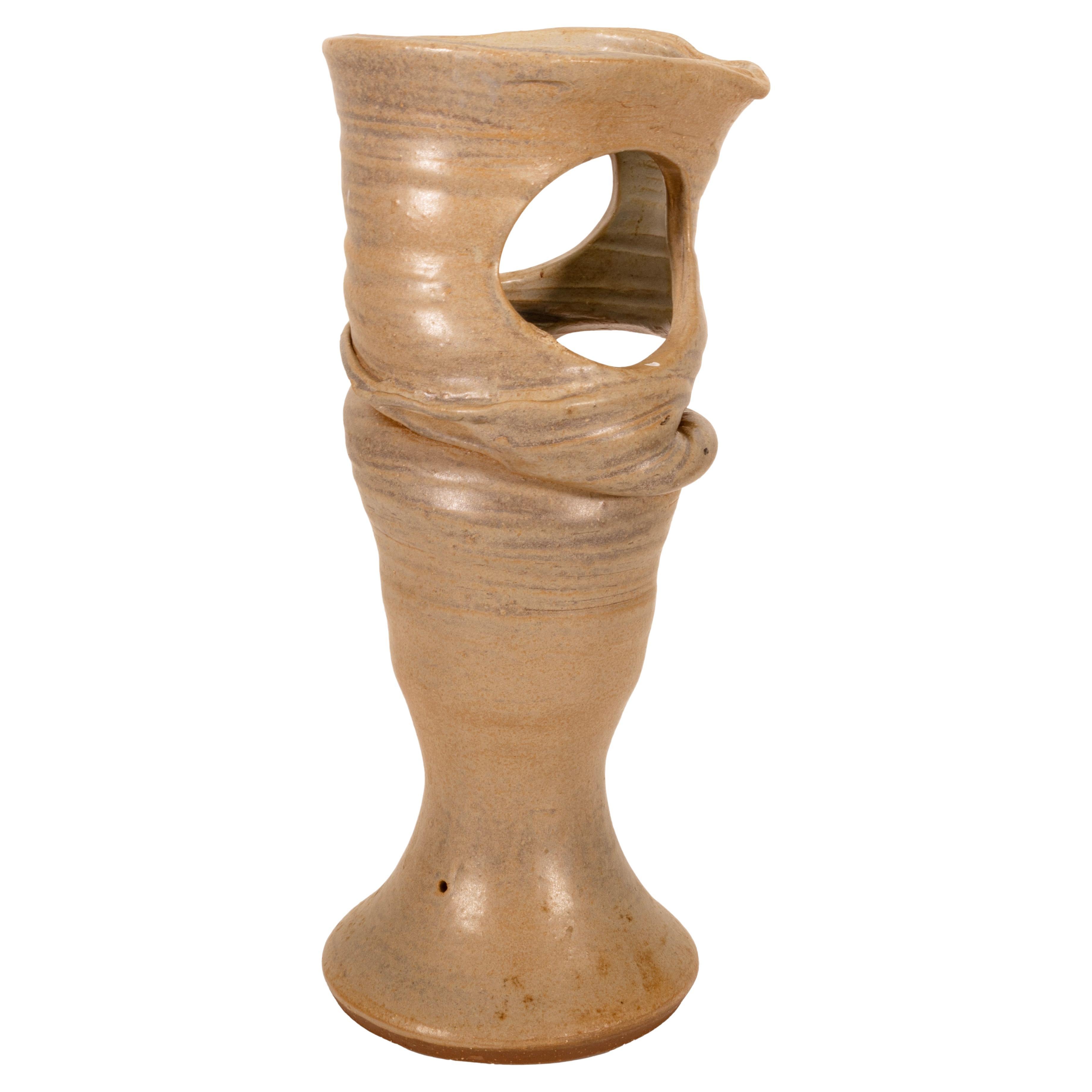 Grand vase biomorphique beige en céramique Ikebana signé Joanna Price, datant du milieu du siècle dernier en vente