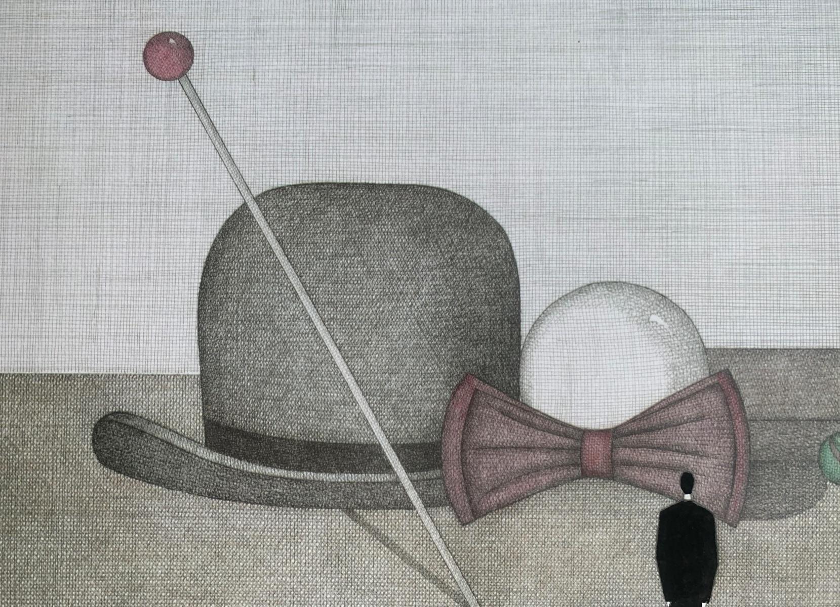 Stampa figurativa surreale dell'artista polacca Joanna Wiszniewska-Domanska. L'opera d'arte raffigura un uomo vestito di nero visibile dal retro. Davanti a lui ci sono degli accessori da mago. Sullo sfondo c'è un semplice paesaggio.  La stampa è