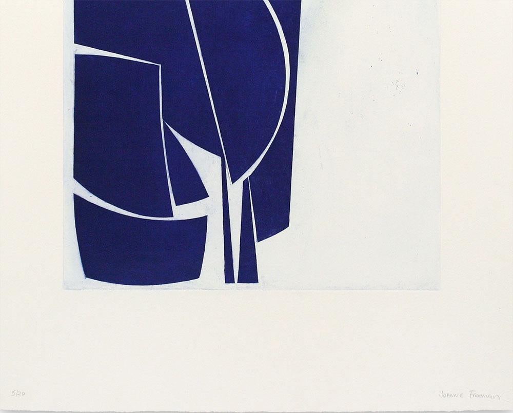 Deckel 1 Ultramarin (Abstrakte Drucke) (Grau), Abstract Print, von Joanne Freeman