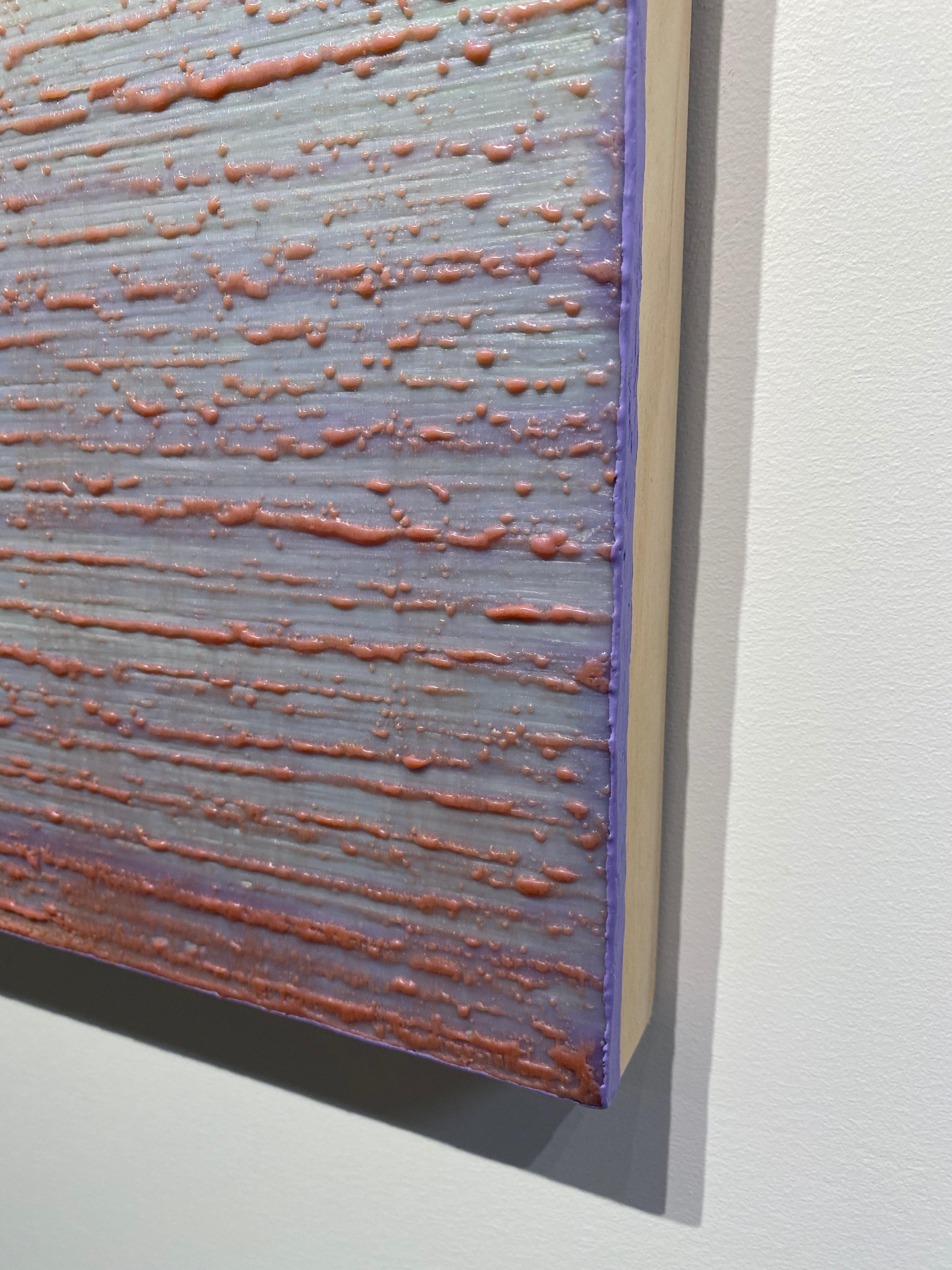 Pittura a encausto (cera d'api pigmentata) di colore lavanda chiaro su pannello di betulla con sfondo blu menta chiaro e viola chiaro lungo i bordi. Firmato e intitolato sul verso.

I dipinti di Joanne Mattera possono essere descritti come un
