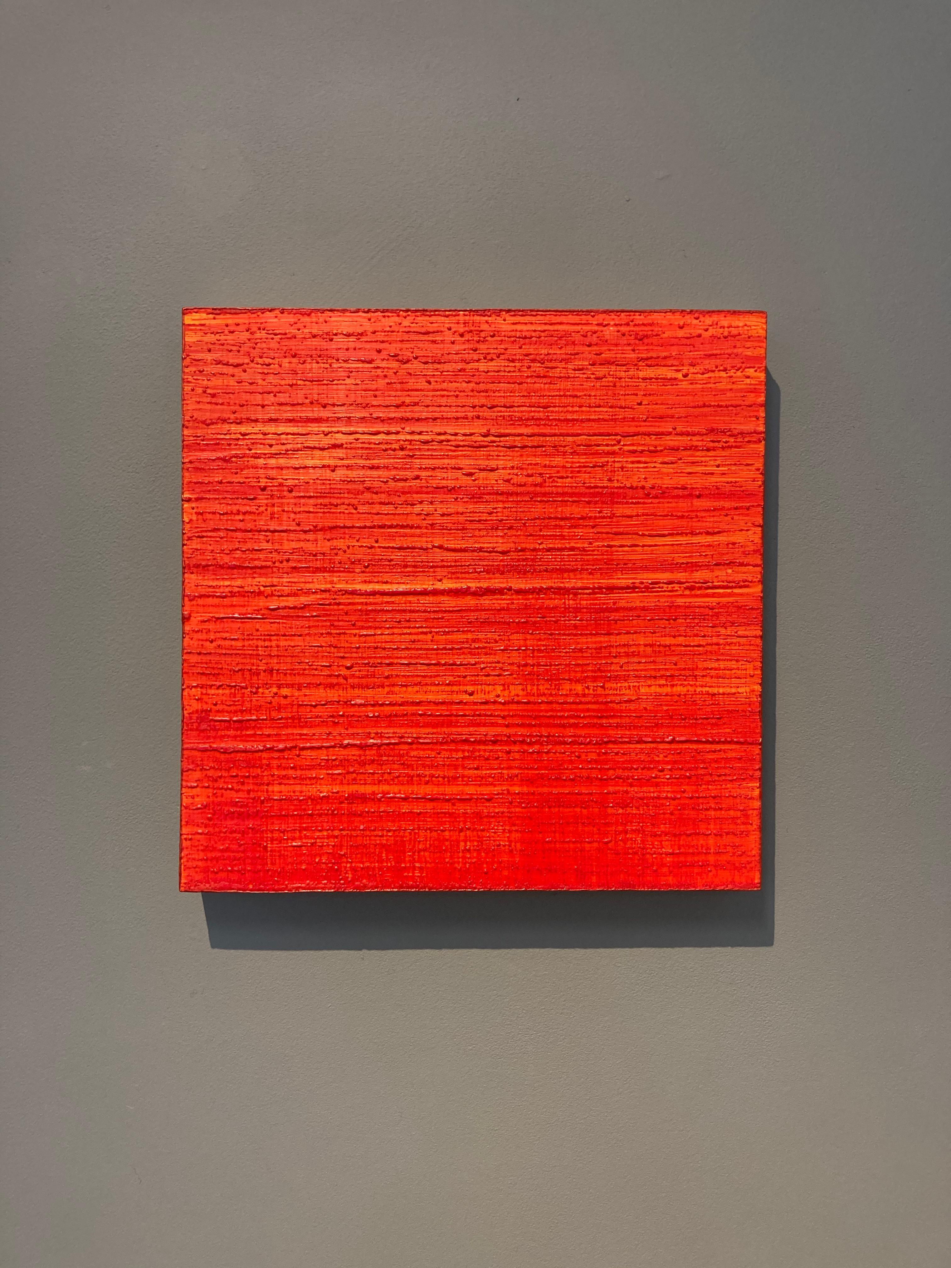 Ruta de la Seda 278, Pintura Encáustica Cuadrada de Color Rojo Carmesí Brillante - Painting Contemporáneo de Joanne Mattera