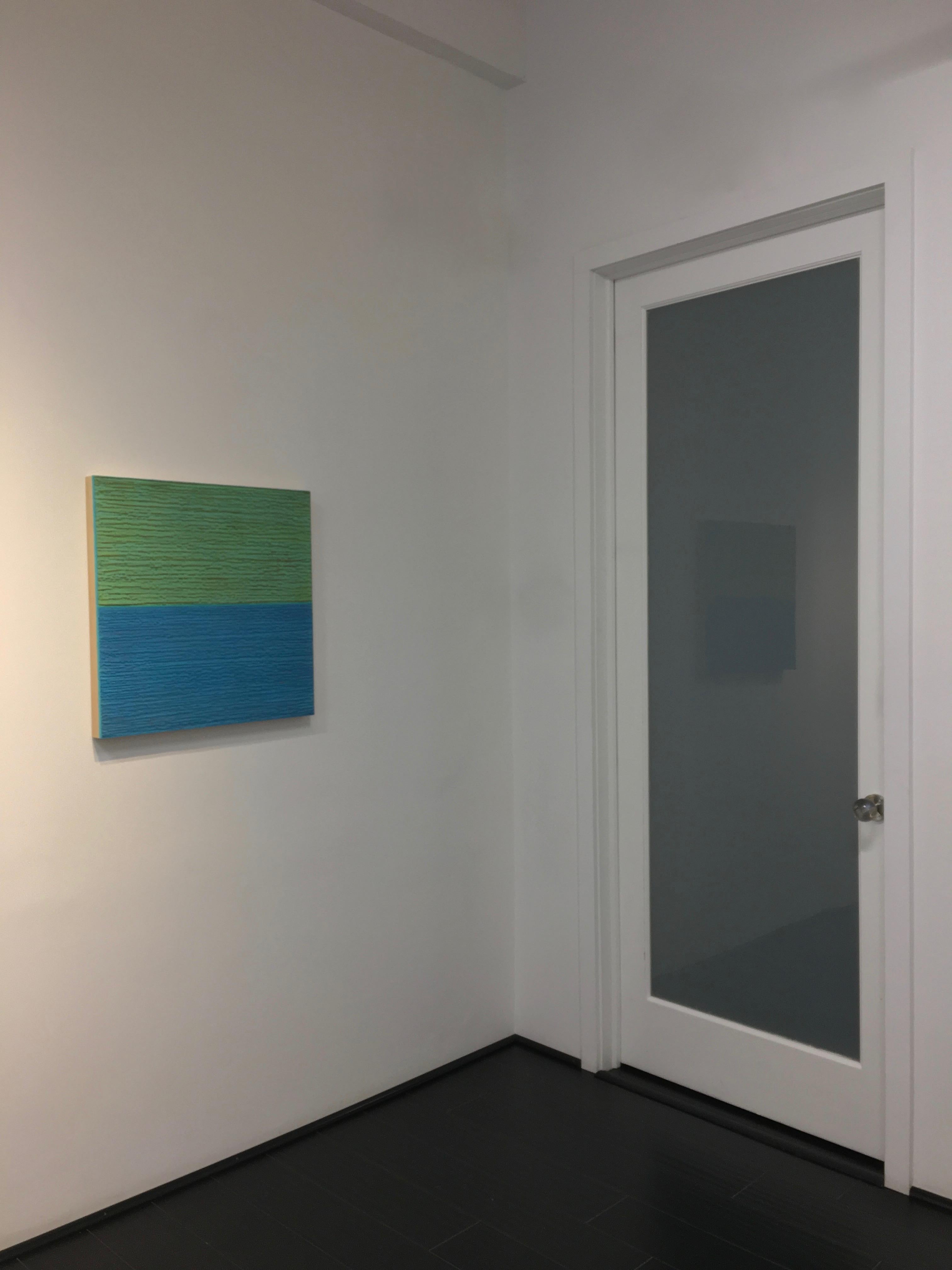 Vibrante pintura a la encáustica (cera de abeja pigmentada) en verde menta y azul cielo, acentuada con sutiles detalles dorados sobre panel de abedul. Firmado, fechado y titulado en el reverso.

Las pinturas de Joanne Mattera pueden describirse como