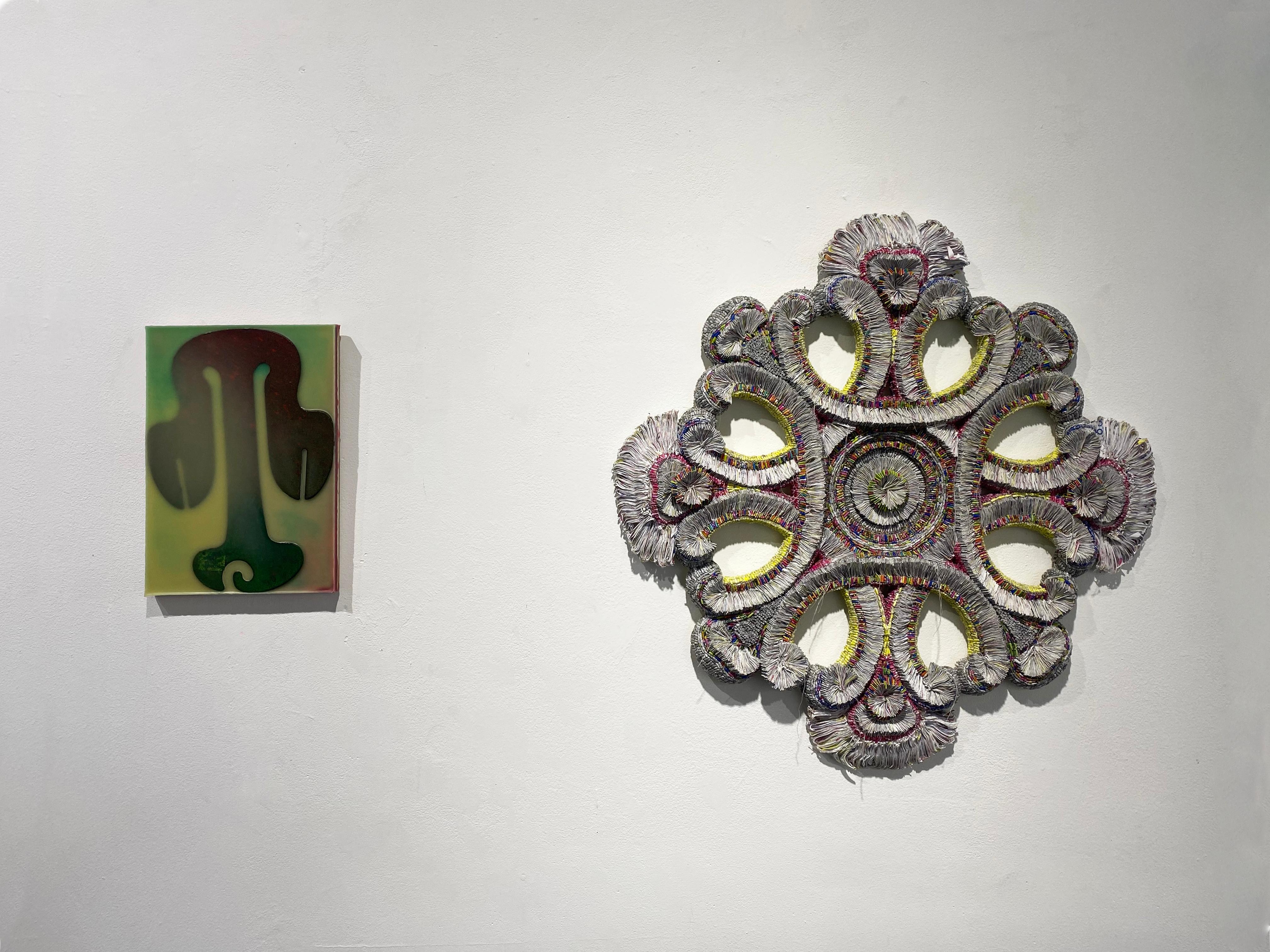 Encaustique géométrique « Acorn », collage à la cire moulée - Marron Abstract Painting par Joanne Ungar
