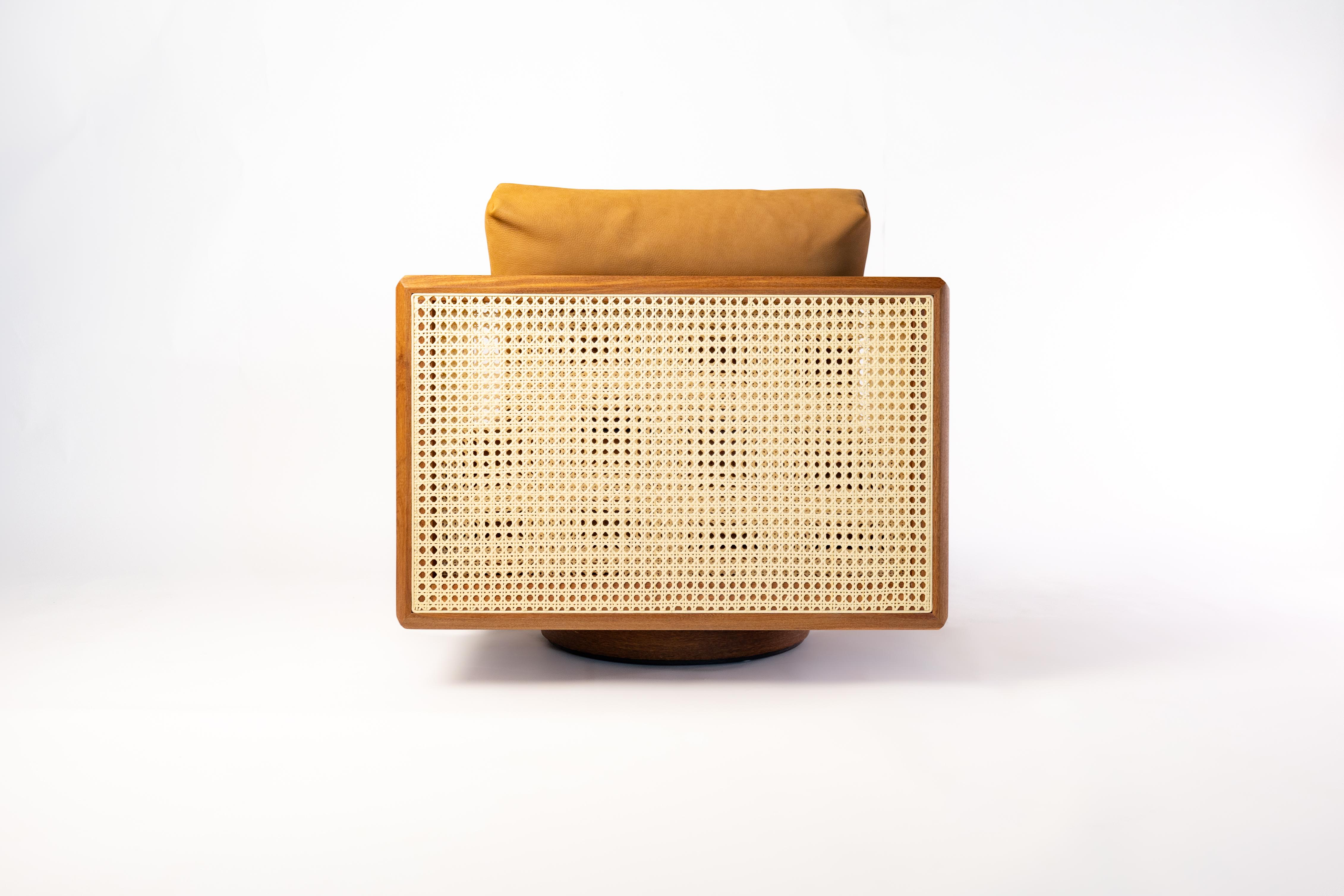 Brésilien Fauteuil Joaquim par Bruno de Carvalho - Wood Wood, Cotton Weave & Swivel Base en vente