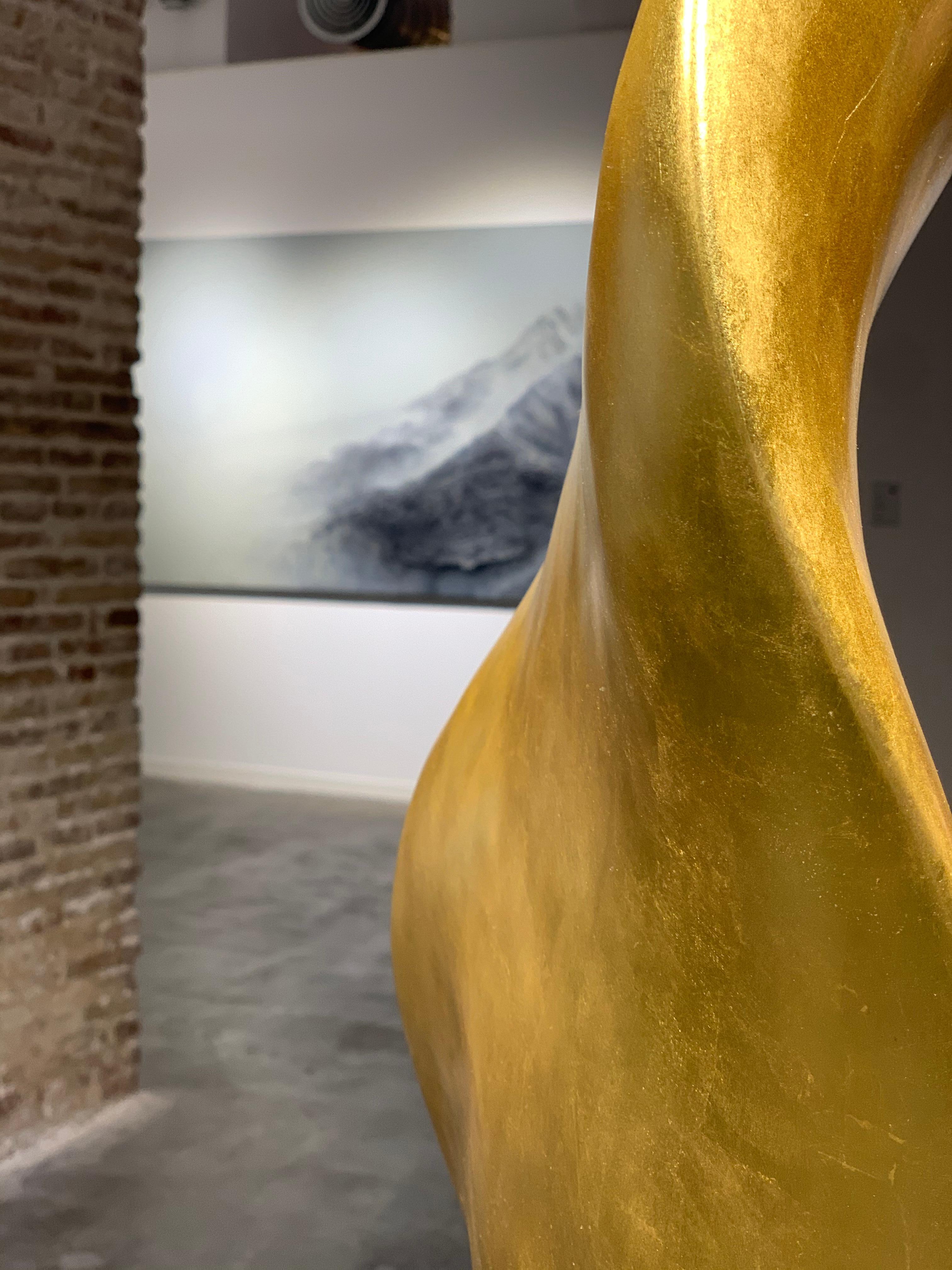 Golden Flame - 21e siècle, Contemporain, Sculpture abstraite, Roots, Feuille d'or en vente 3
