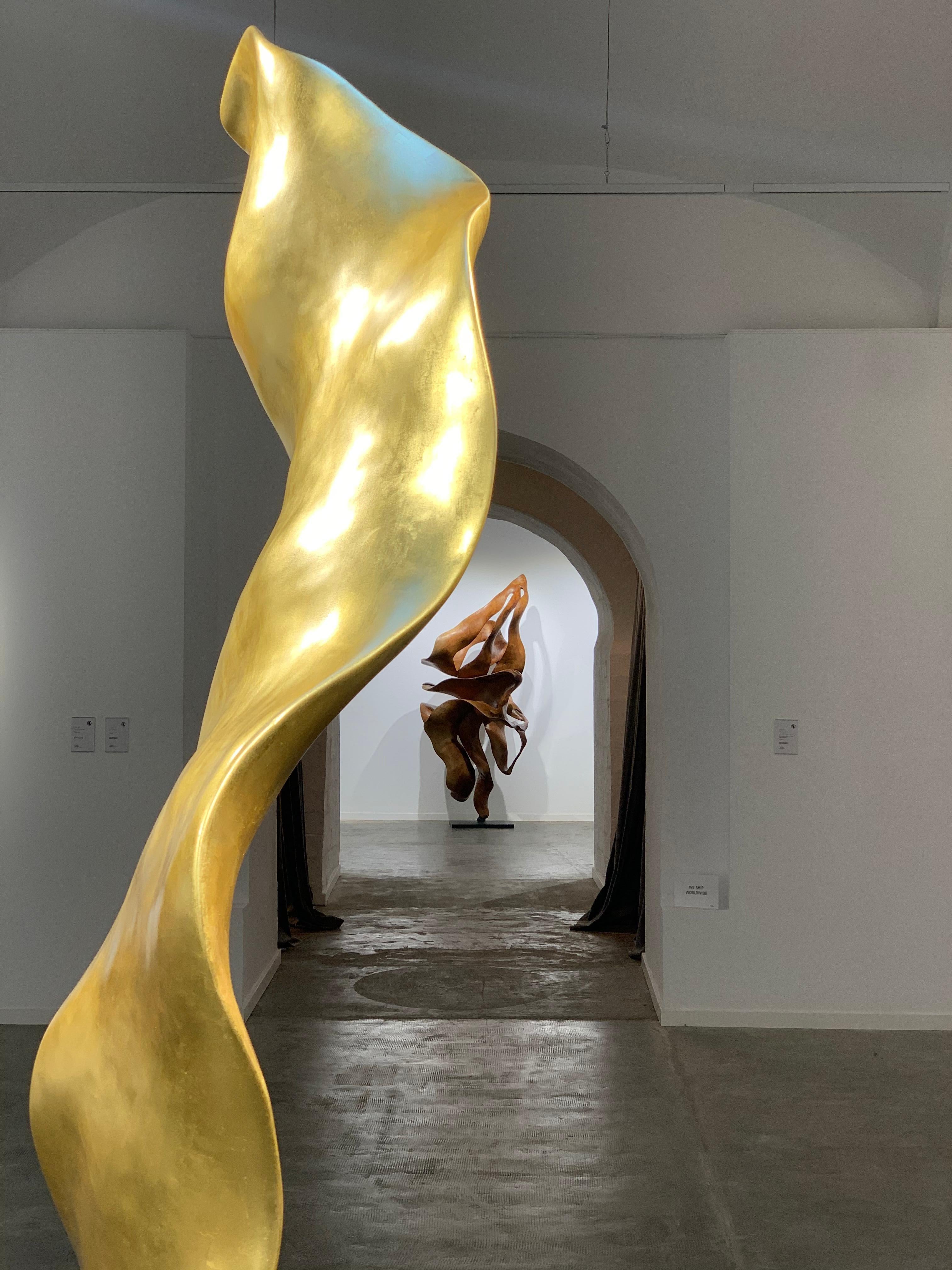 Golden Flame - 21e siècle, Contemporain, Sculpture abstraite, Roots, Feuille d'or en vente 4