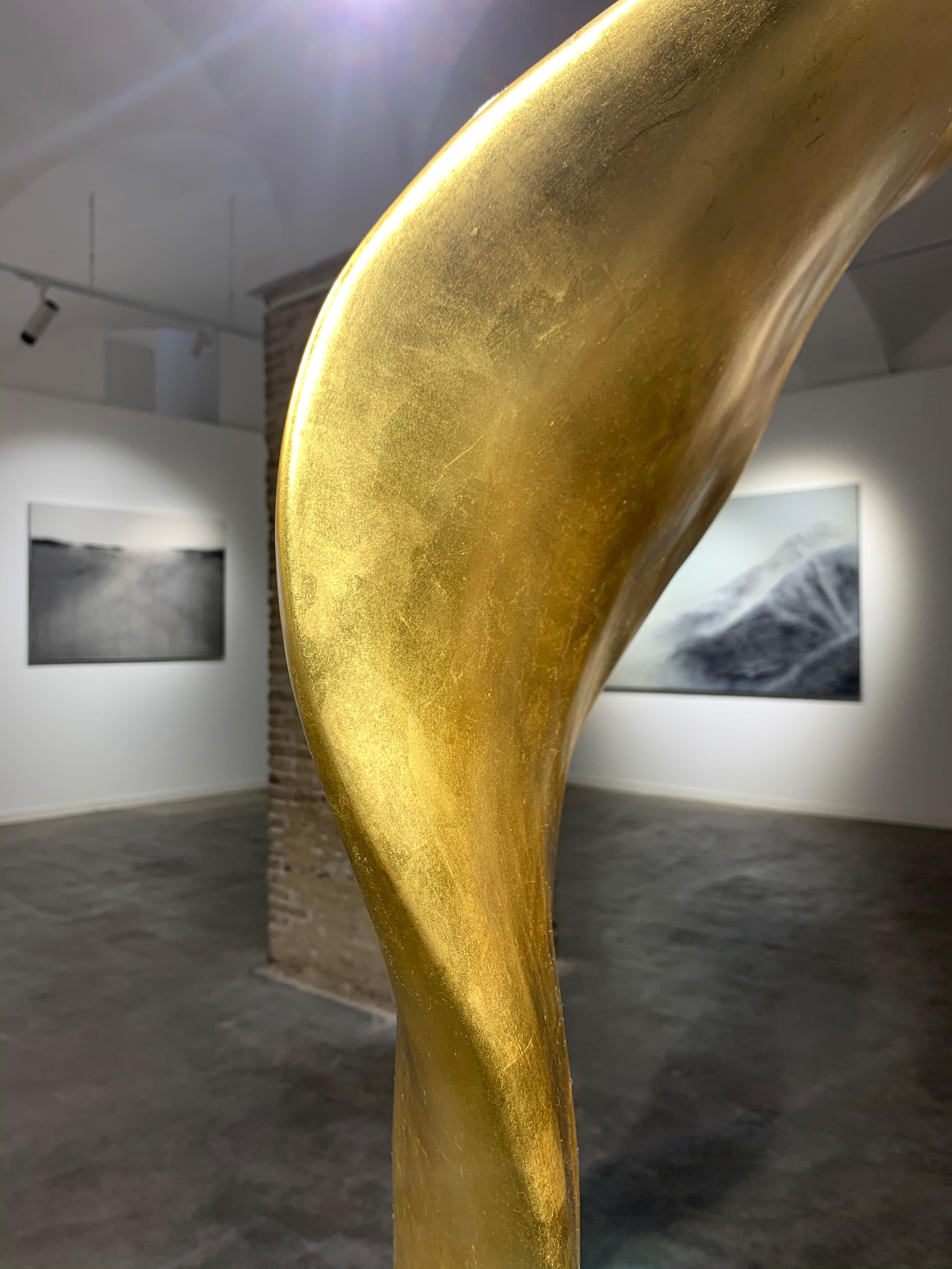 Golden Flame - 21e siècle, Contemporain, Sculpture abstraite, Roots, Feuille d'or en vente 6