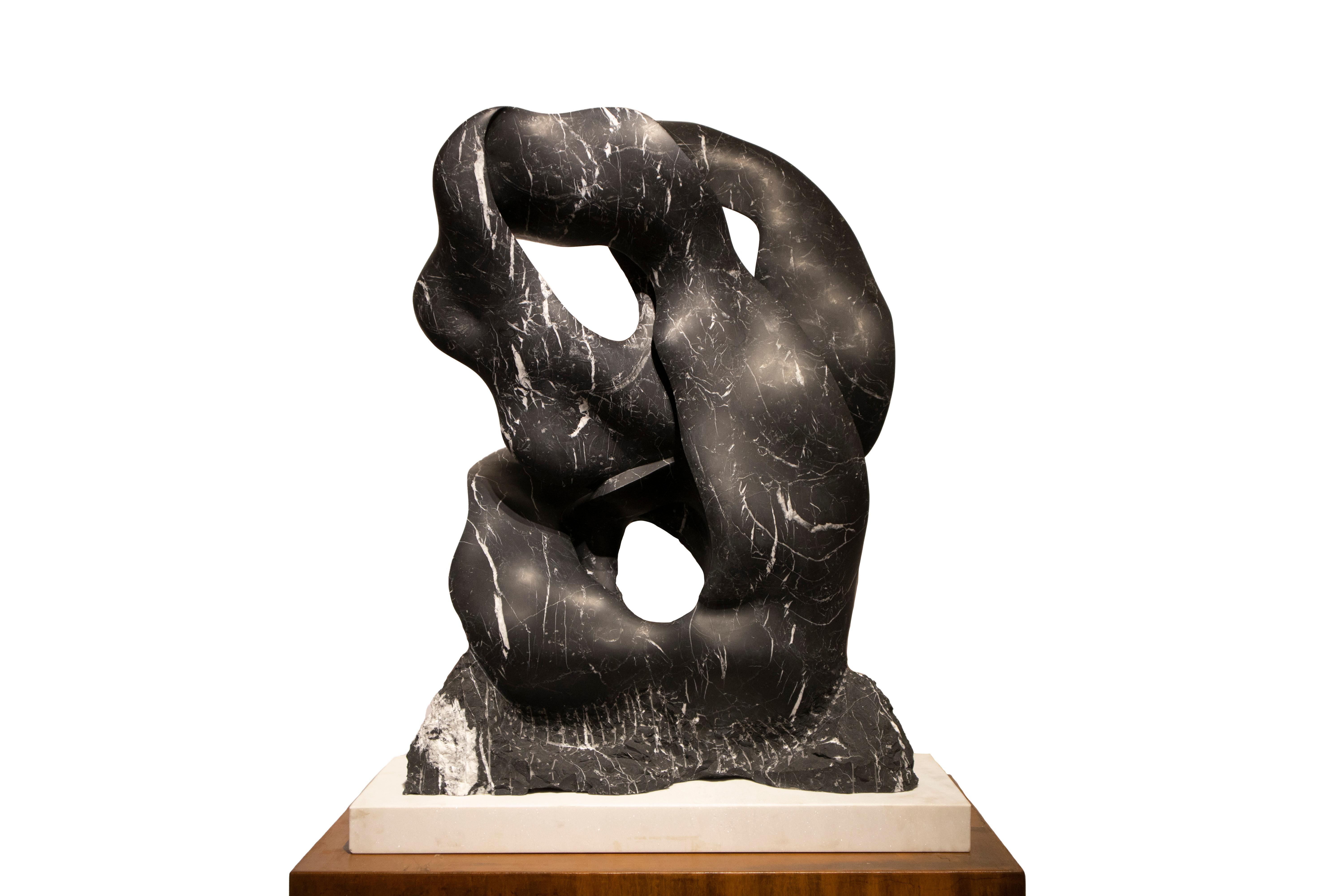 Mistique, 21e siècle, contemporain, sculpture abstraite, marbre - Noir Abstract Sculpture par Joaquim Ingravidesa