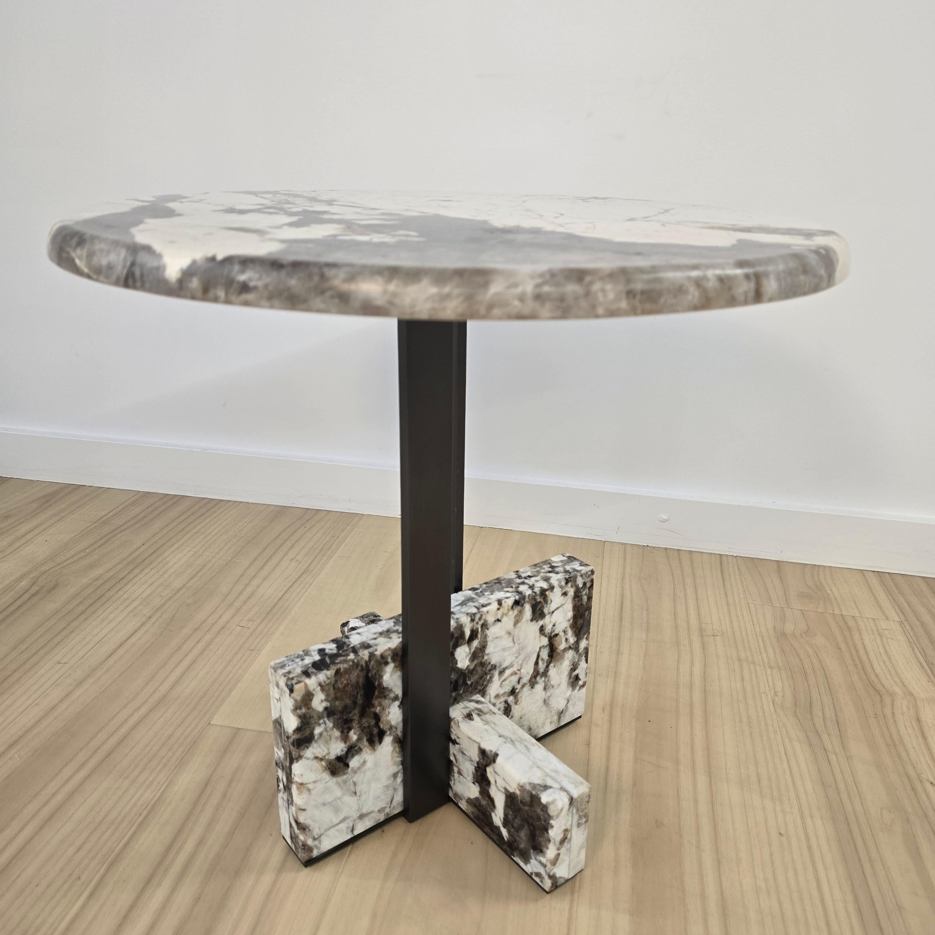 Joaquim Side Table  *Showroom sample In Excellent Condition For Sale In Carson, CA