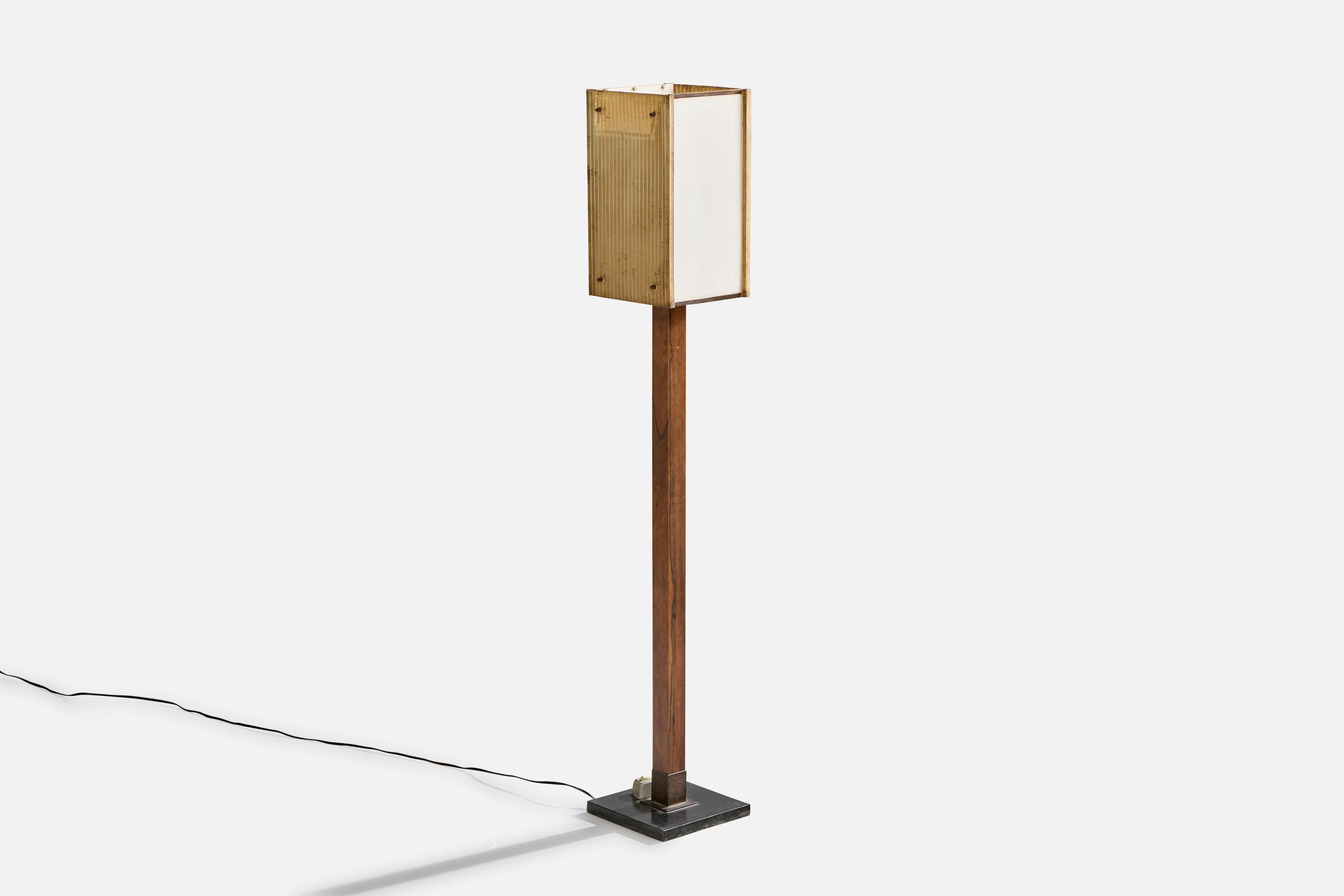 Lámpara de pie de madera lacada en negro, metal lacado en beige y acrílico blanco, atribuida a Joaquim Tenreiro, Brasil, c. 1960.

Manchas moderadas en la pantalla metálica.

Dimensiones de la lámpara con pantalla (pulgadas): 61,4