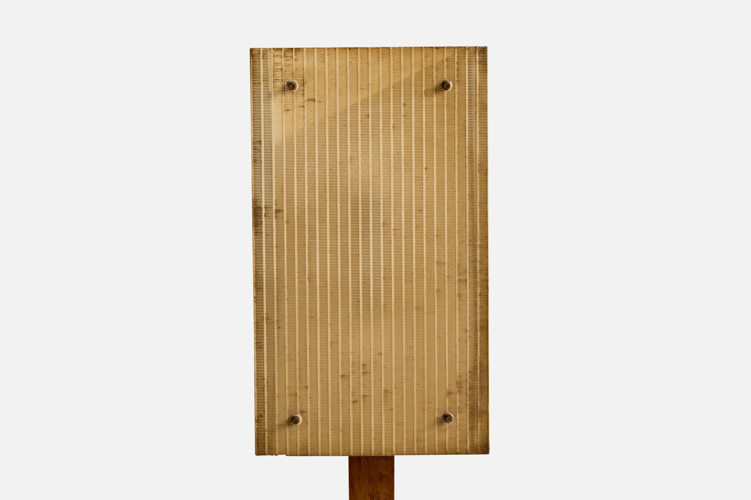 Joaquim Tenreiro Atribución, Lámpara de pie, Madera, Metal, Acrílico, Brasil, 1960 en Bueno estado para la venta en High Point, NC
