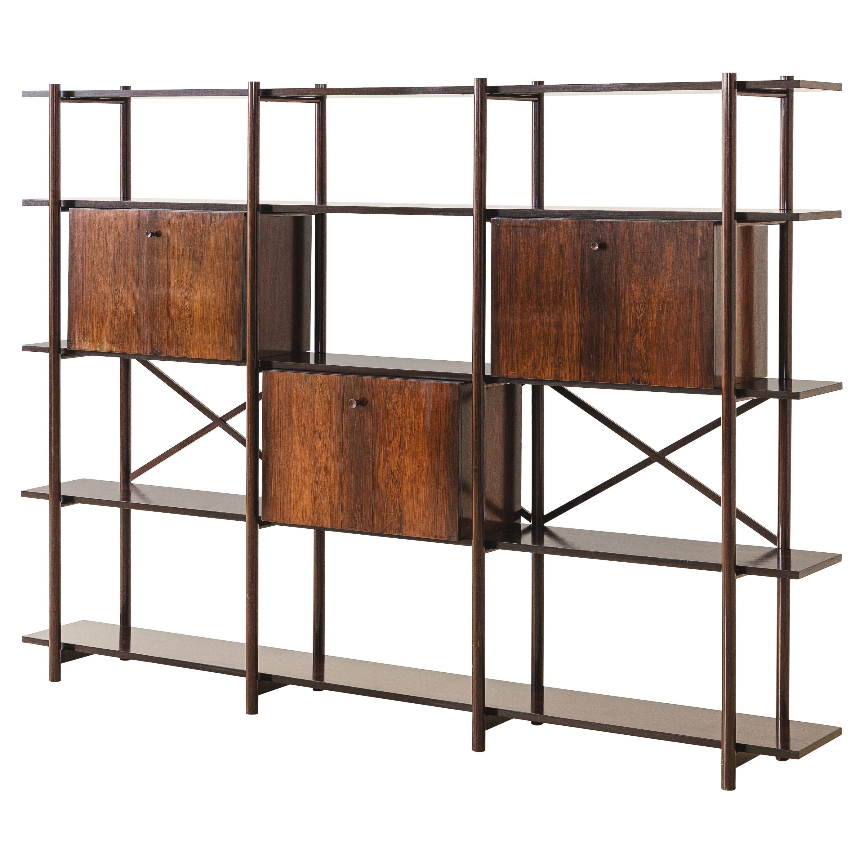 Bibliothèque Joaquim Tenreiro, placages en bois de rose, style brésilien moderne du milieu du siècle dernier, 1950